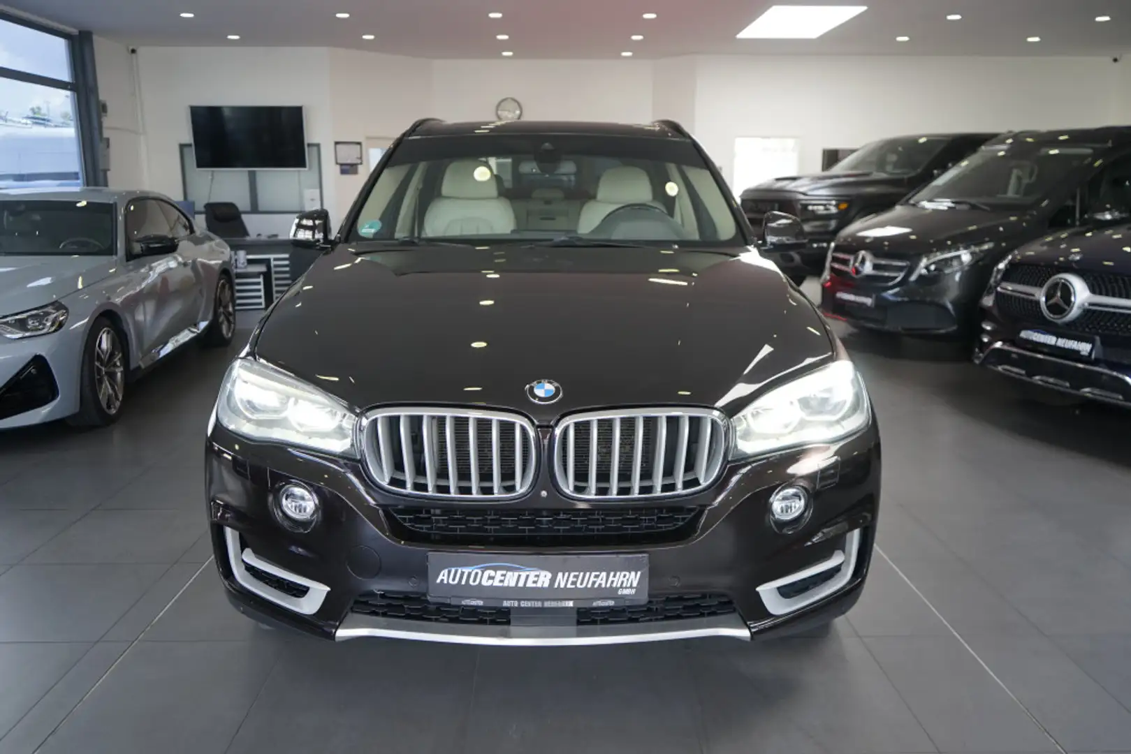 BMW X5 xDrive 50 i+NAVI+360°KAMERA+PANO+AHK+SUND SYS Black - 2