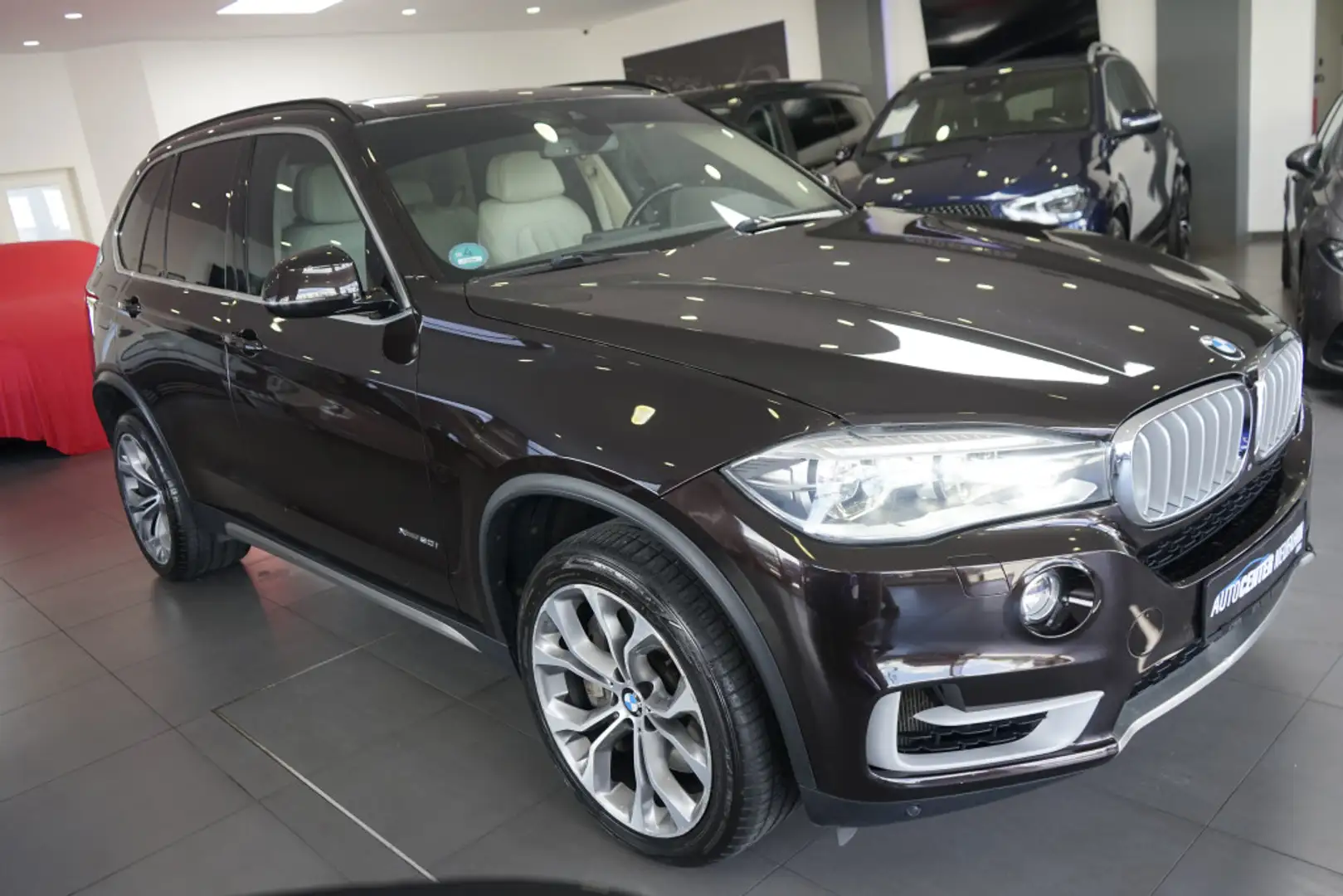 BMW X5 xDrive 50 i+NAVI+360°KAMERA+PANO+AHK+SUND SYS Black - 1