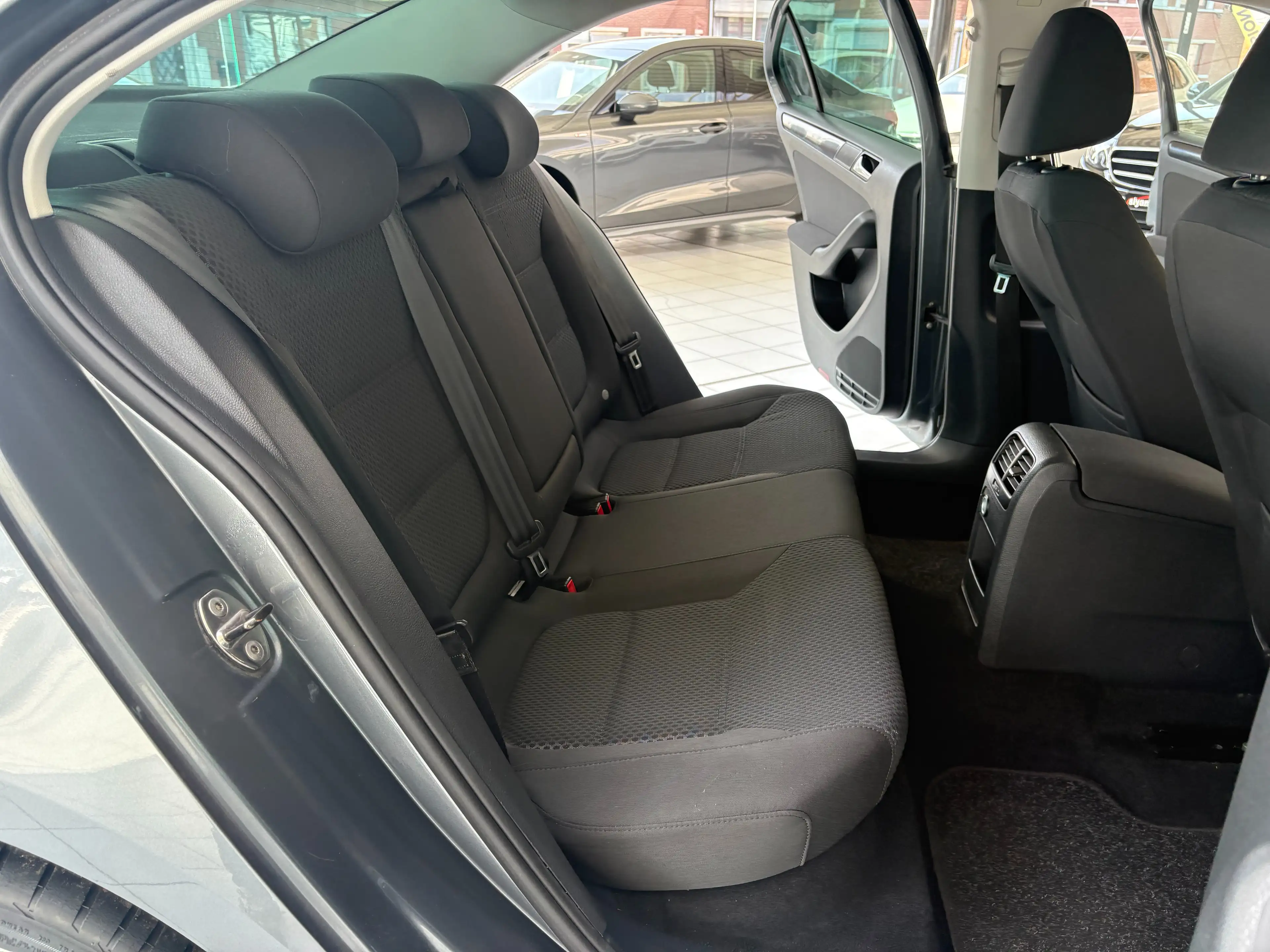 Volkswagen Jetta Jetta 1.6 TDi *GPS * PDC * JANTES * CARNET * — photo 9