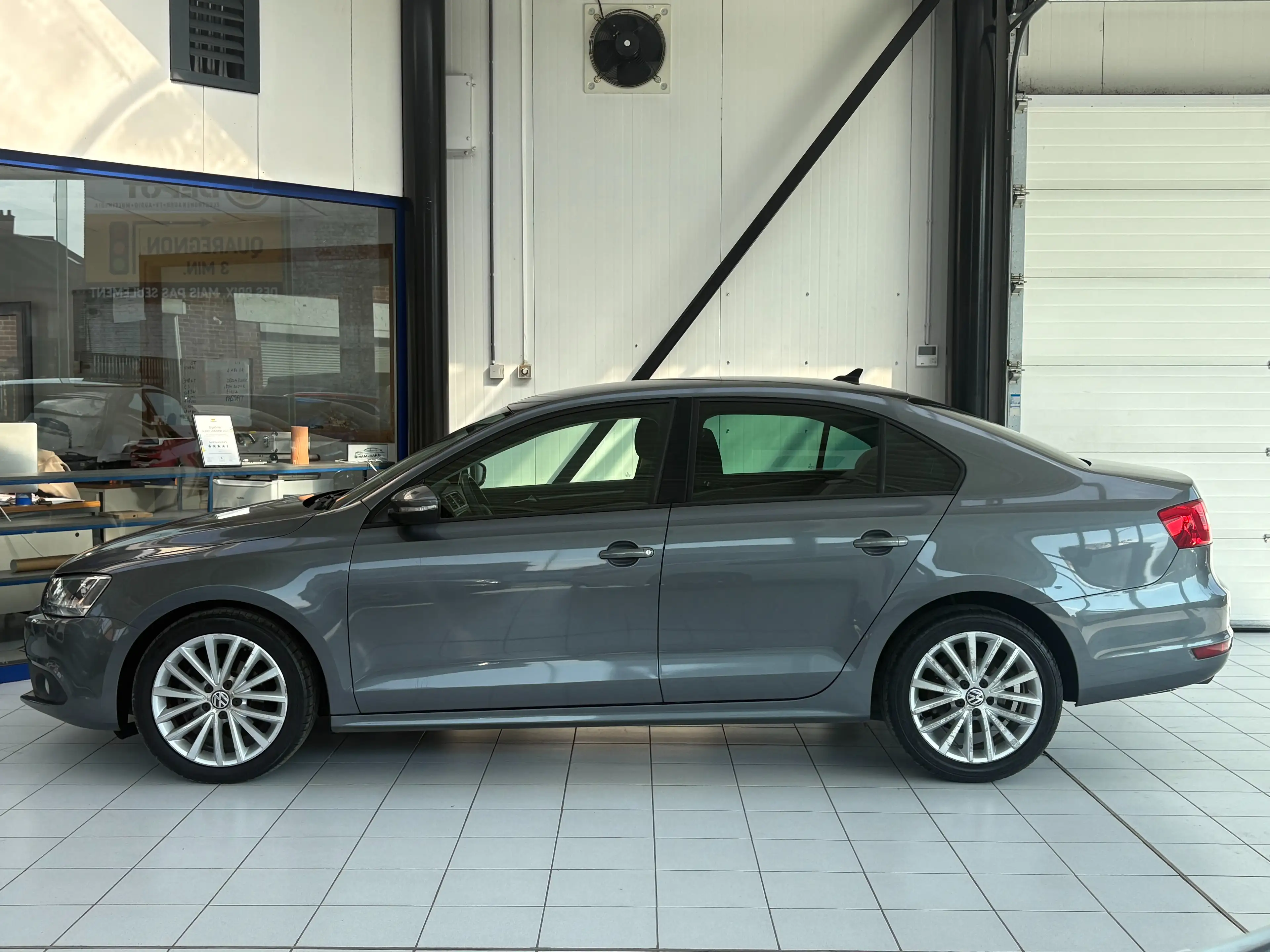 Volkswagen Jetta Jetta 1.6 TDi *GPS * PDC * JANTES * CARNET * — photo 2