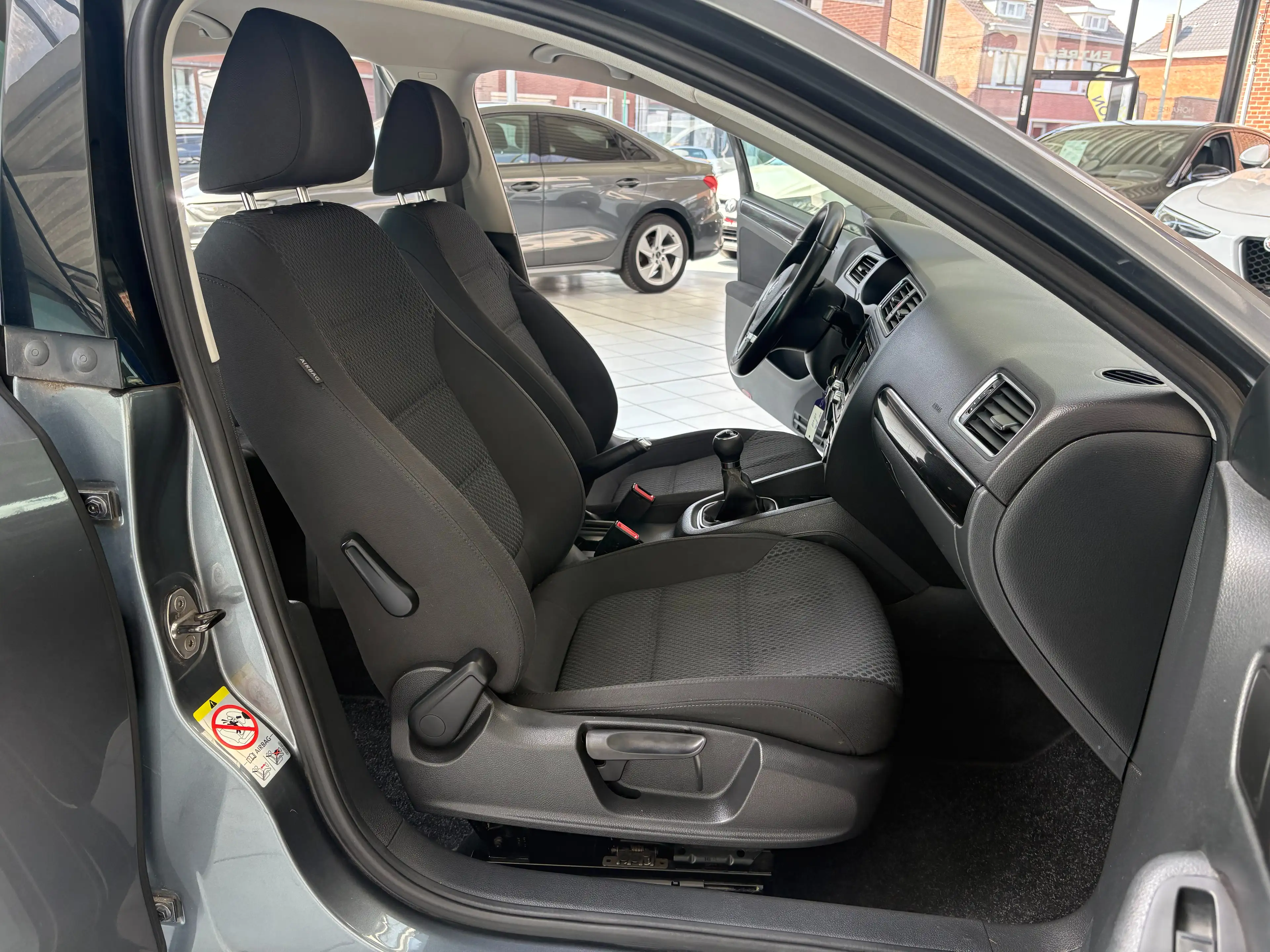 Volkswagen Jetta Jetta 1.6 TDi *GPS * PDC * JANTES * CARNET * — photo 12