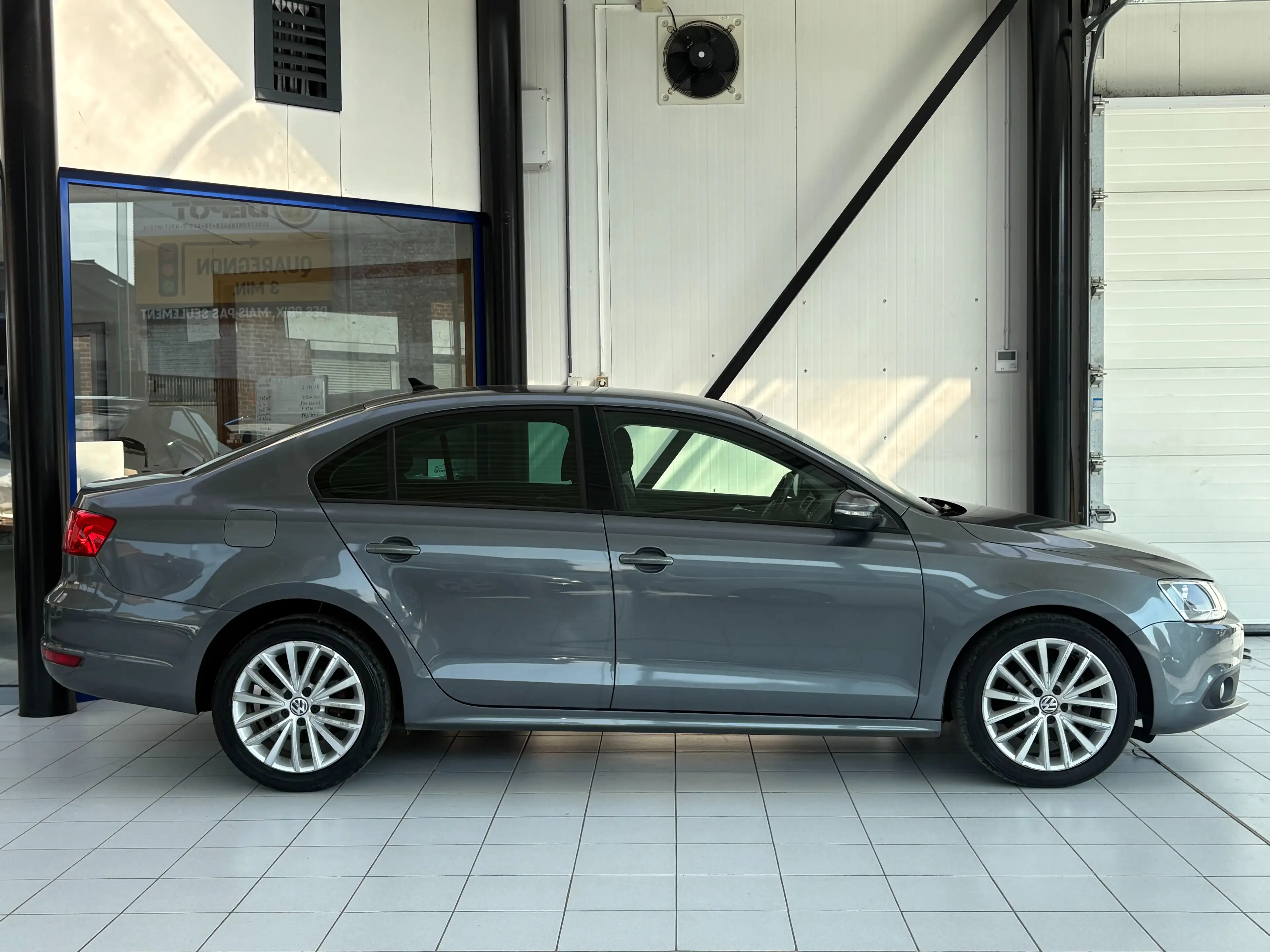 Volkswagen Jetta Jetta 1.6 TDi *GPS * PDC * JANTES * CARNET * — photo 6