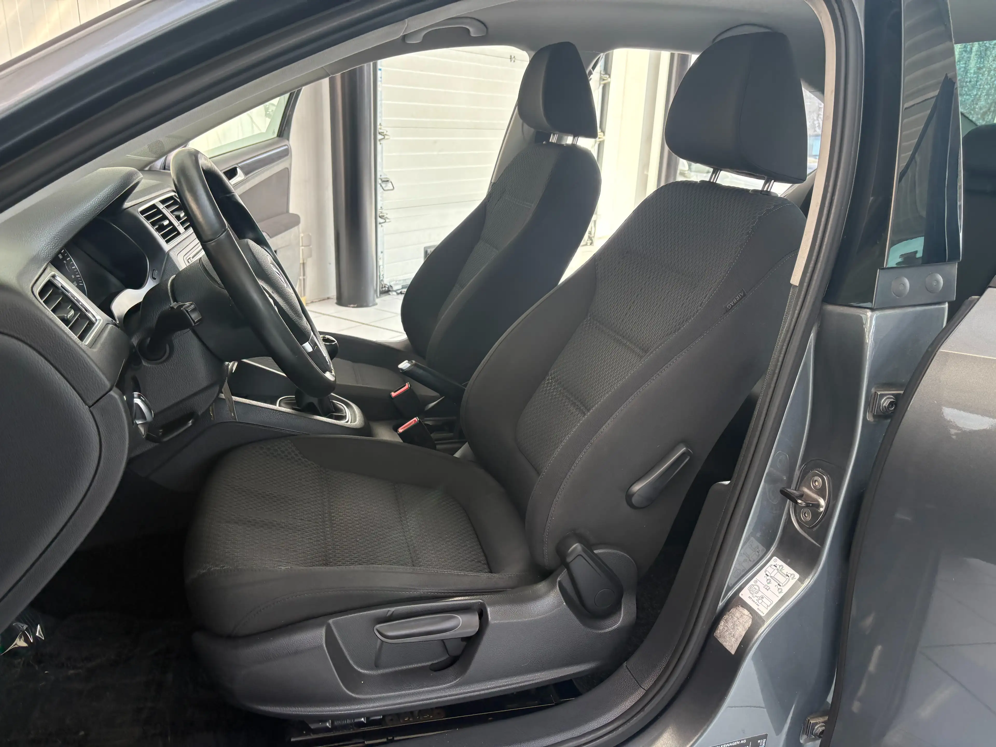 Volkswagen Jetta Jetta 1.6 TDi *GPS * PDC * JANTES * CARNET * — photo 13