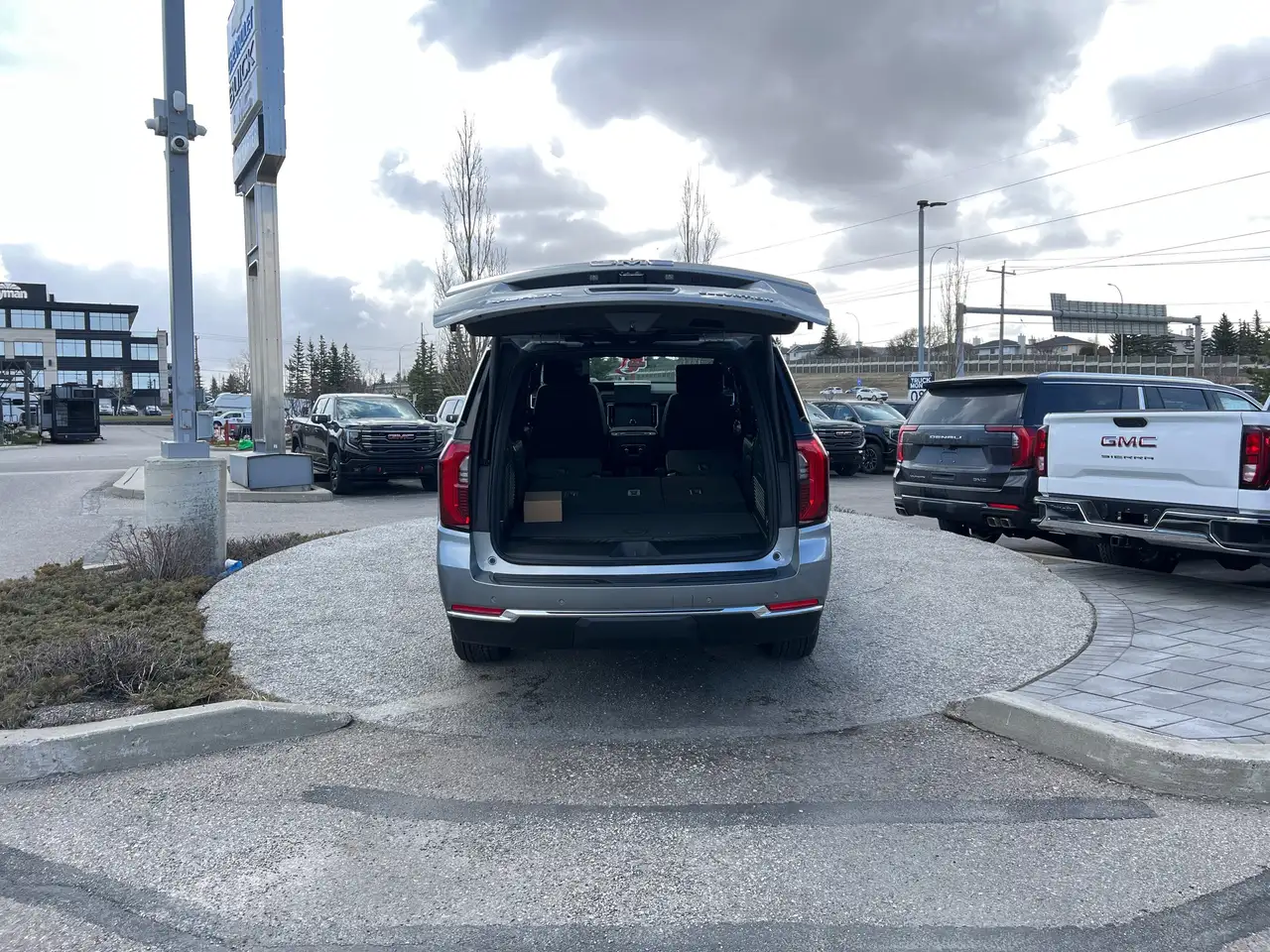 GMC Yukon снимка GMC Yukon