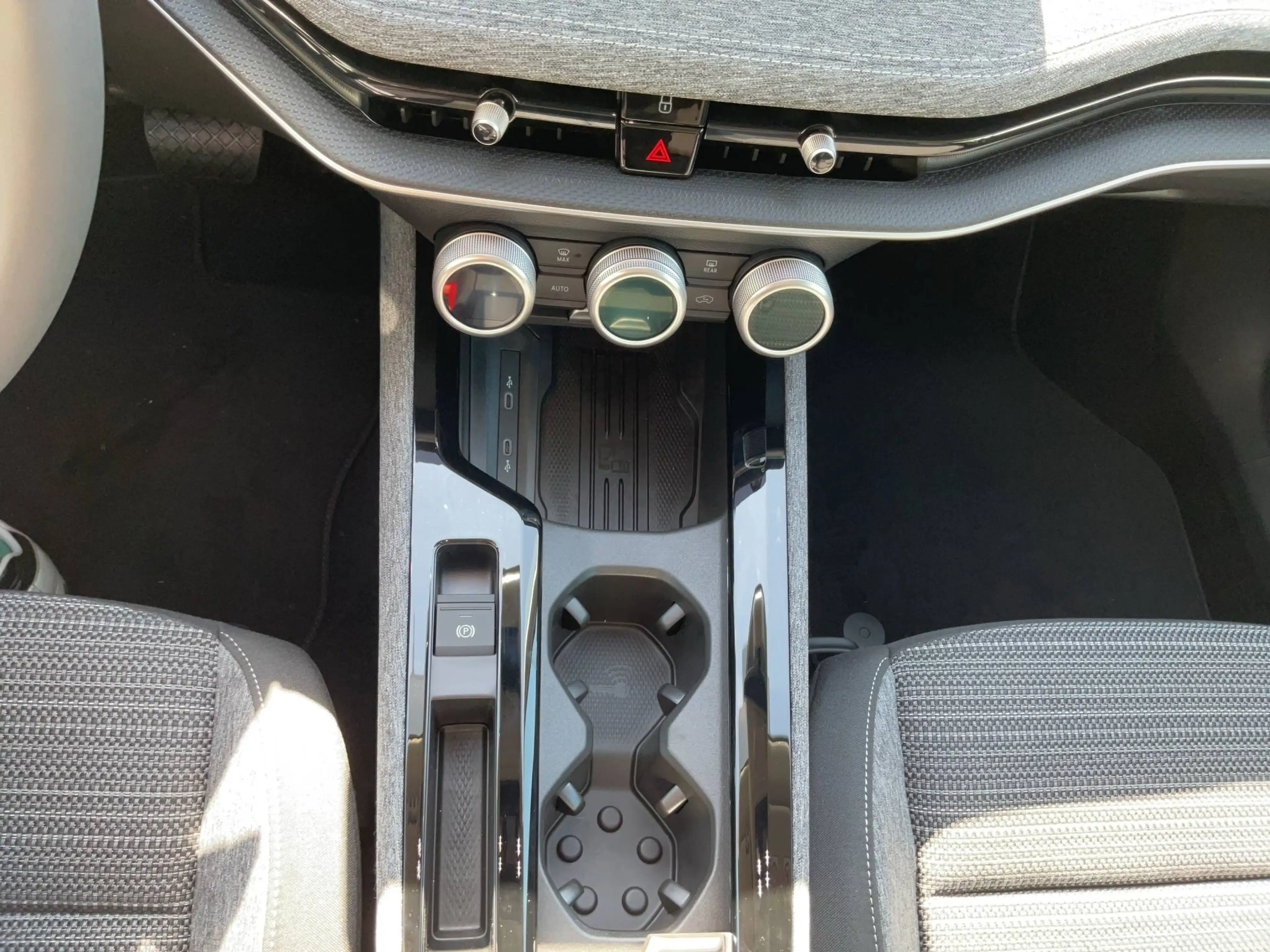 Skoda Superb Combi 1.5 TSI iV 150 kW Selection — photo 14