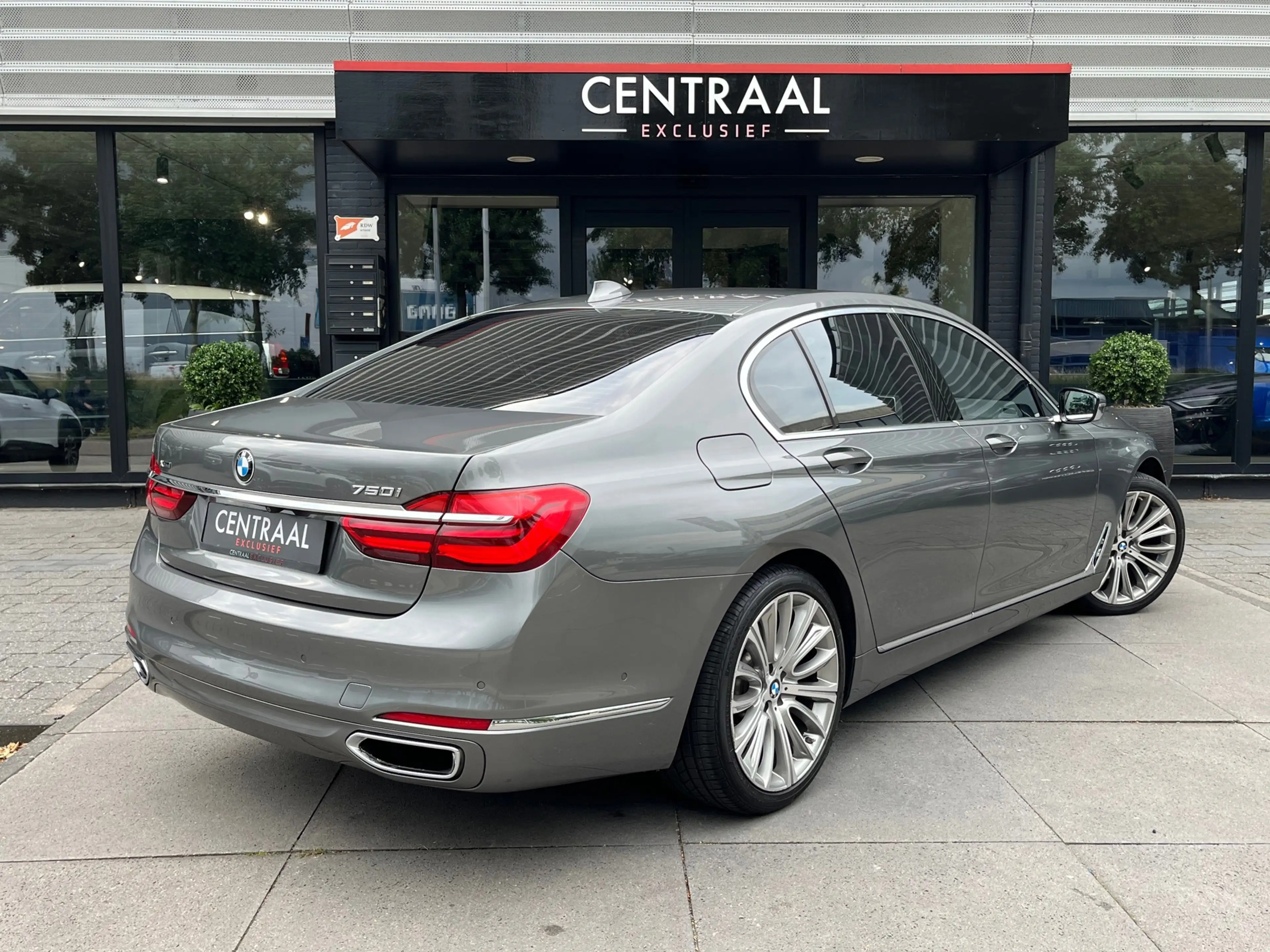 BMW 750 7-serie 750i xDrive Individual 450PK|Harman/Kardon — photo 4
