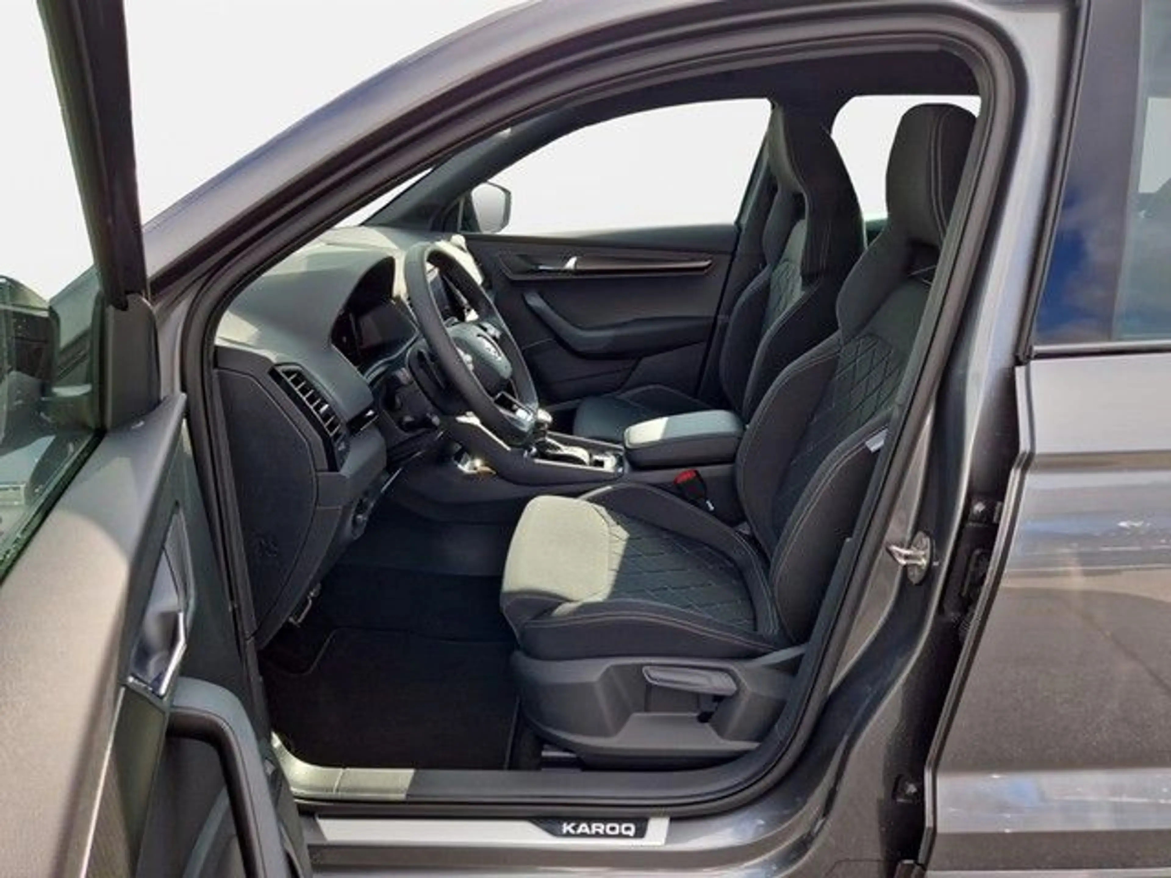Skoda Karoq 2.0 TDI 4x4 Sportline | AHK | kein Ex-Mieter | — photo 9