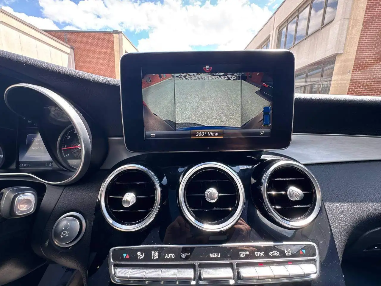 Mercedes-Benz GLC снимка Mercedes-Benz GLC