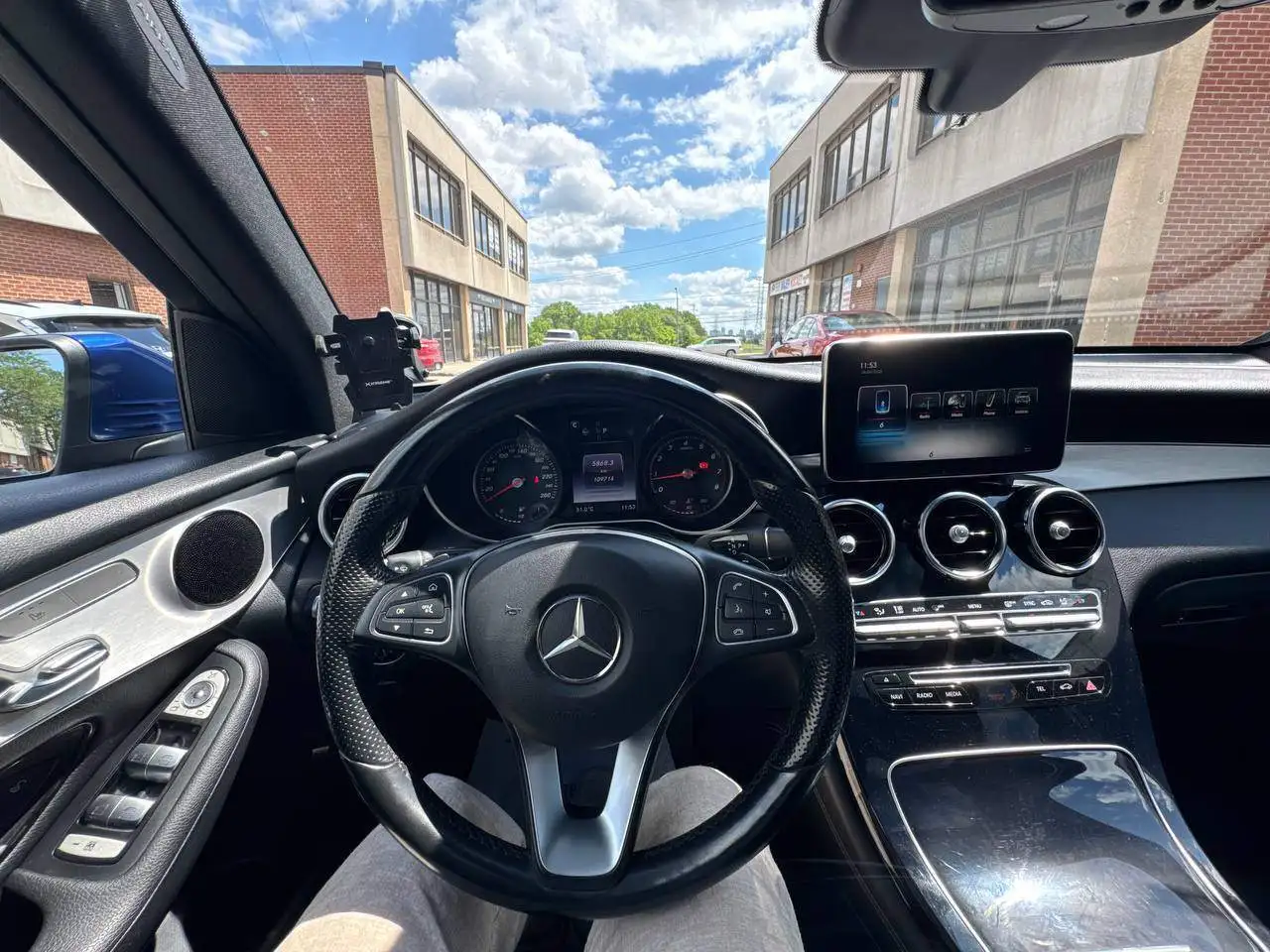 Mercedes-Benz GLC снимка Mercedes-Benz GLC