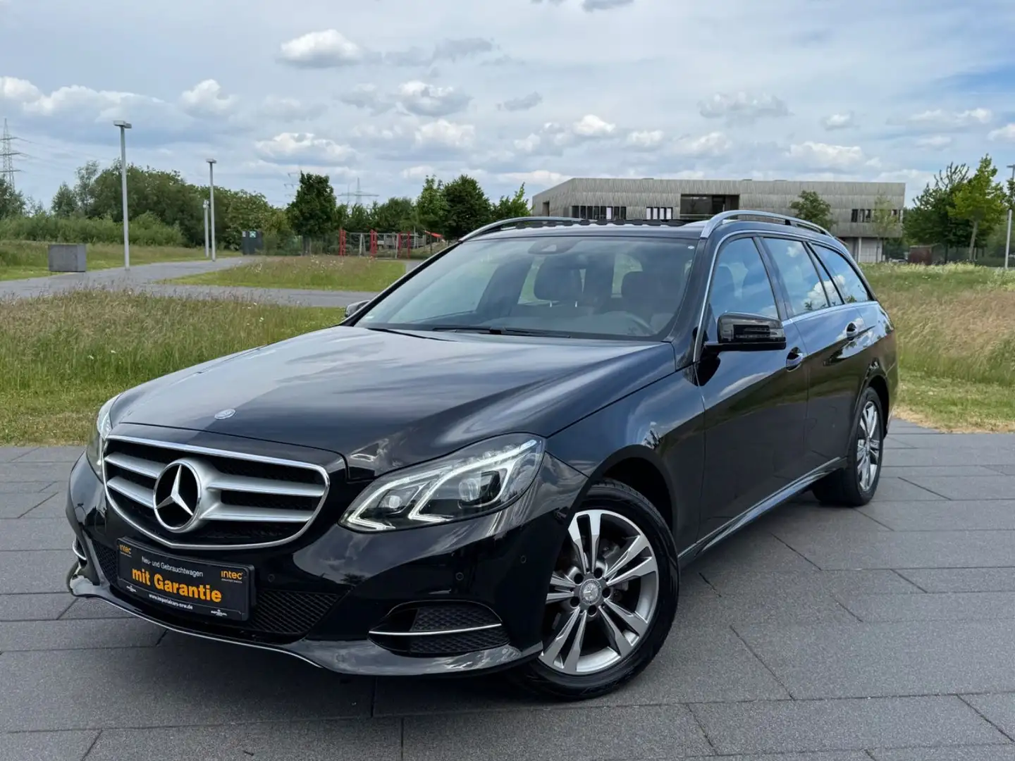 Mercedes-Benz E 220 T BlueTec/MASSAGE-SITZE/104TKM/XENON/GEPFL crna - 1