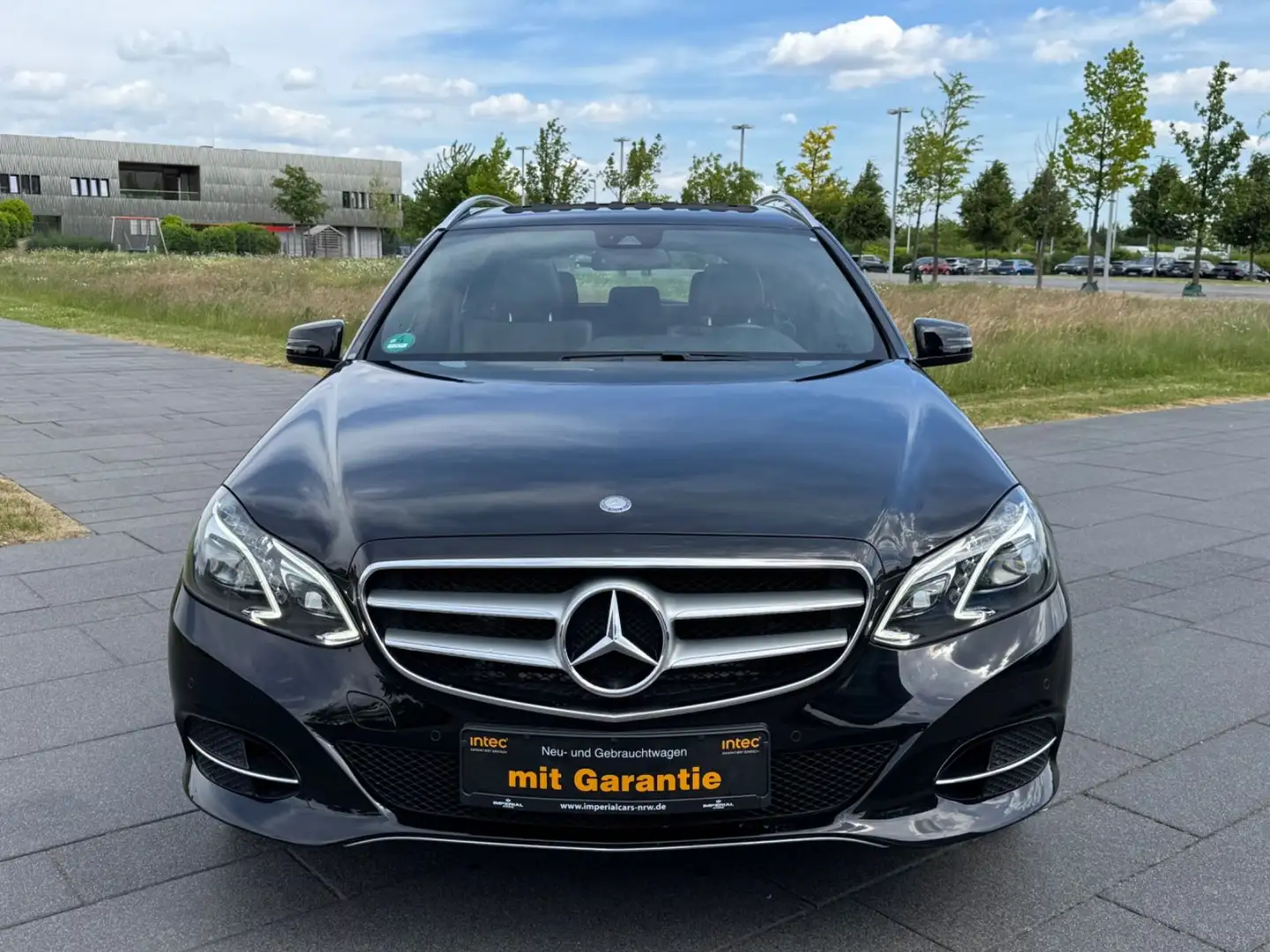 Mercedes-Benz E 220 T BlueTec/MASSAGE-SITZE/104TKM/XENON/GEPFL crna - 2