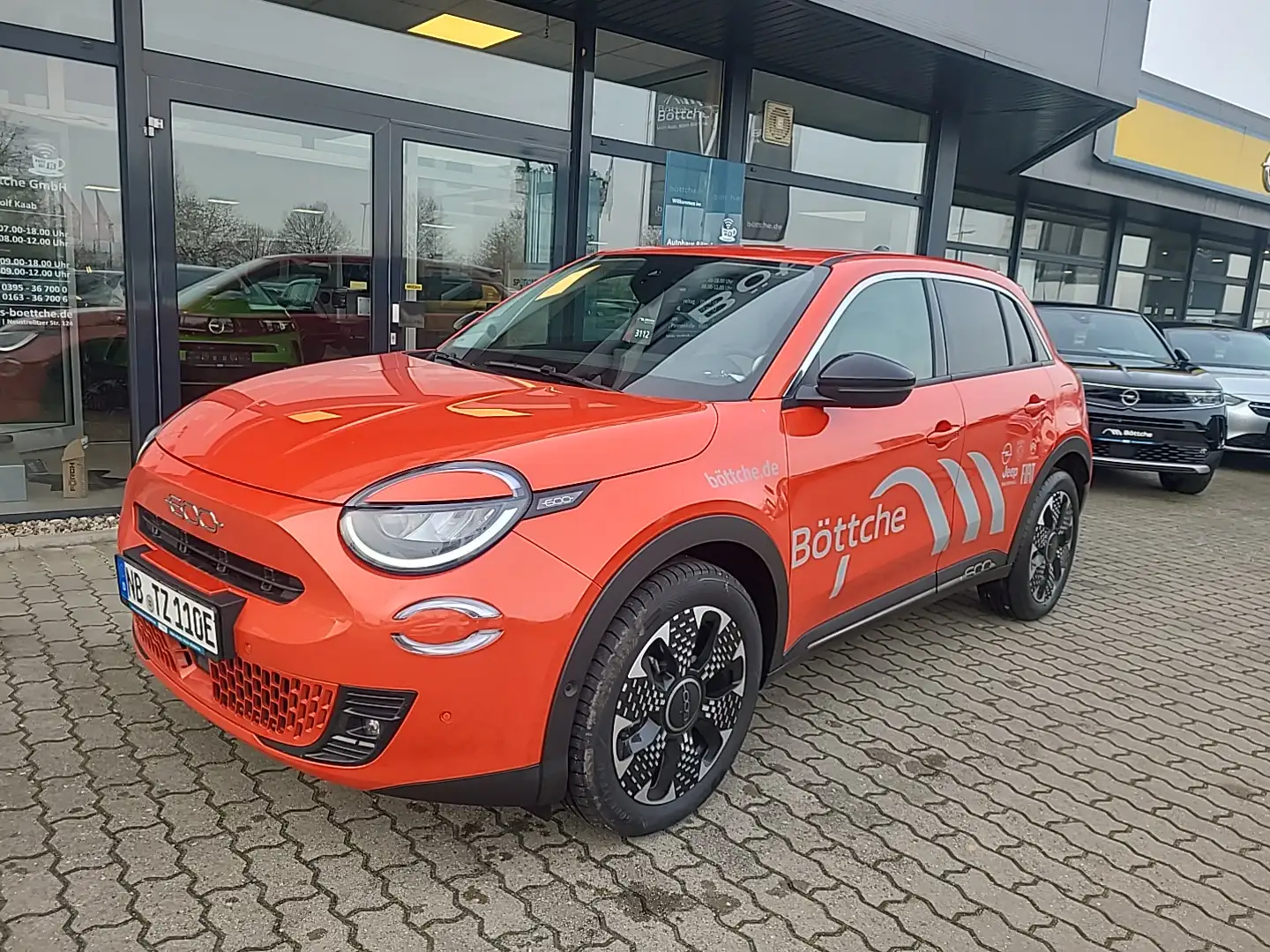 Fiat 600 -e La Prima AT/LED/Navi/Shz/360°Kamera/Klimaauto/A Rot - 2