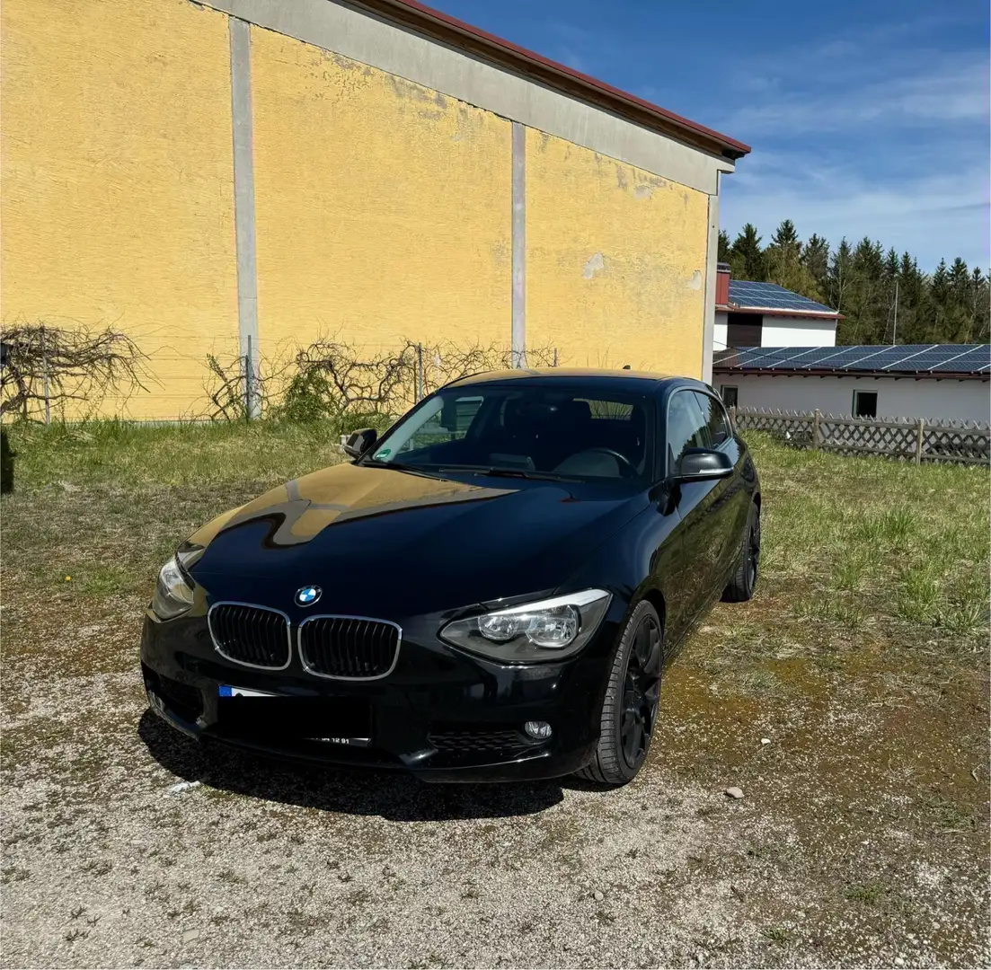 BMW 114 114i Schwarz - 1