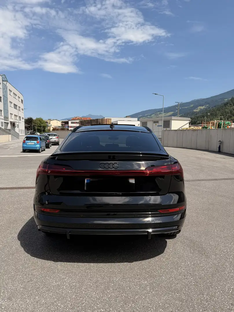 Audi Q8 e-tron Schwarz - 2
