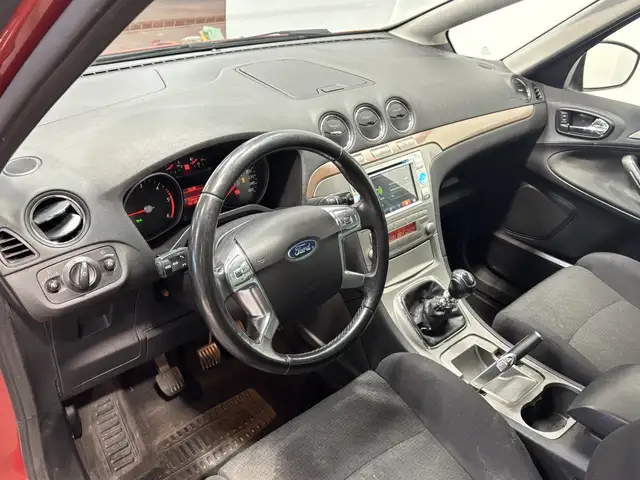 Ford S-Max view 8