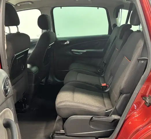 Ford S-Max view 9