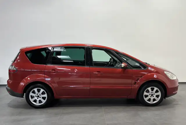 Ford S-Max view 4