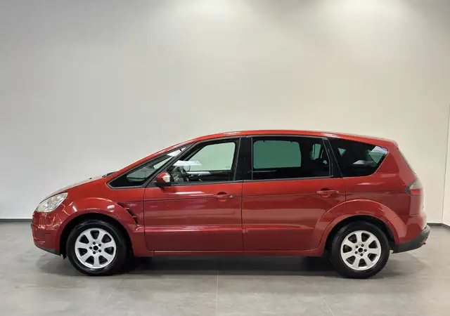 Ford S-Max view 3