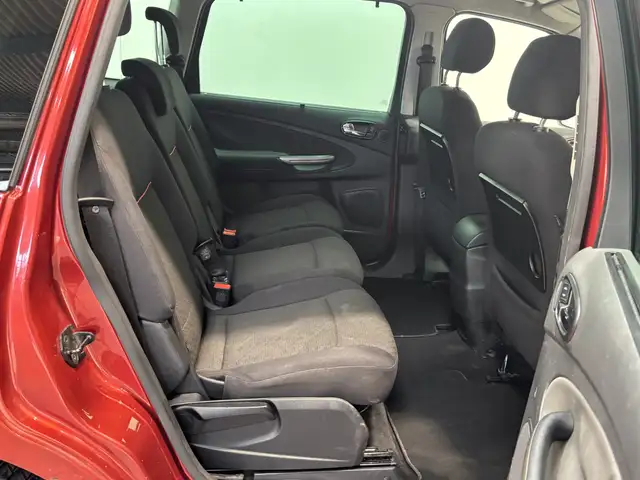 Ford S-Max view 12