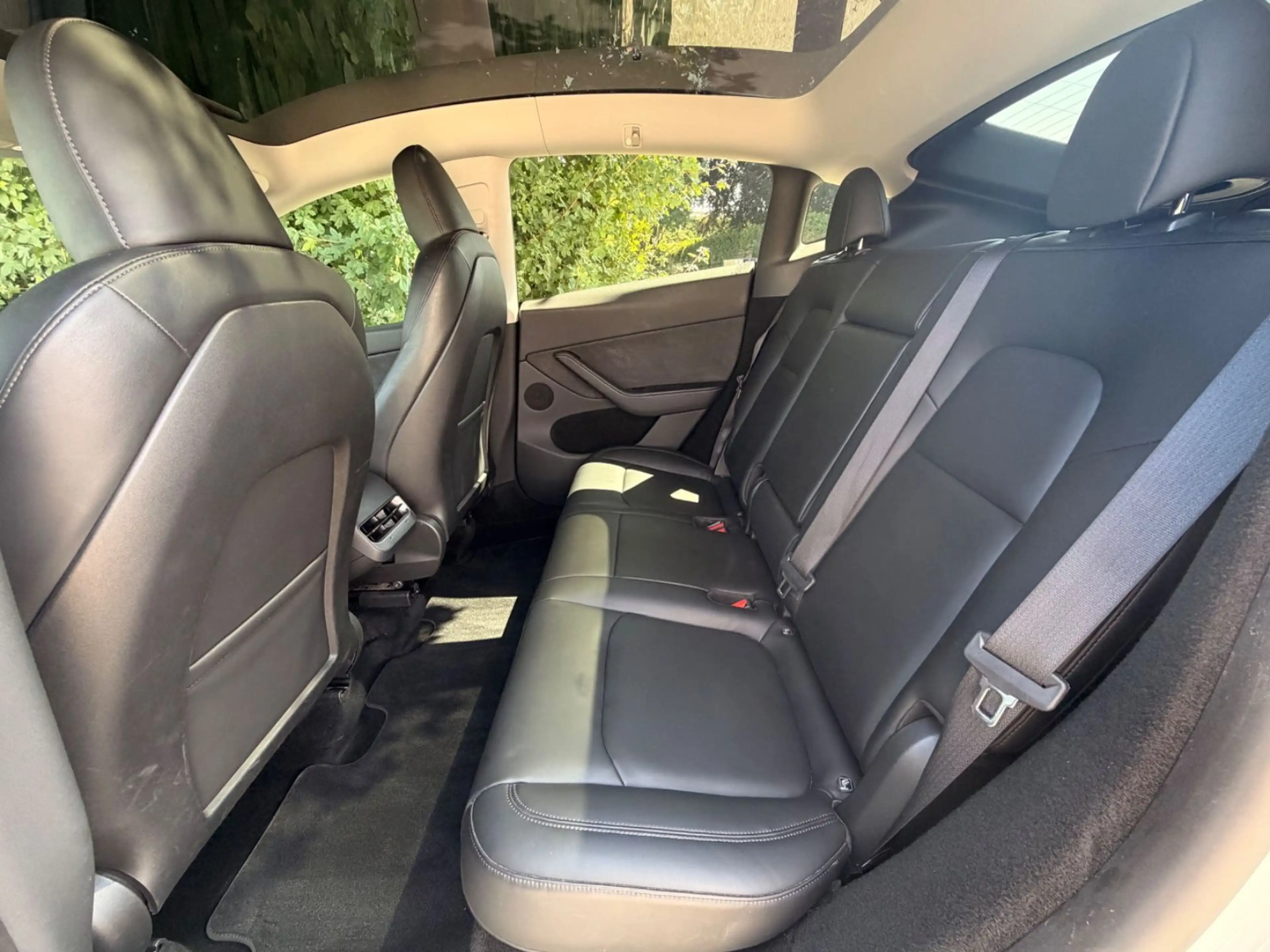 Tesla Model Y Standard Range RWD — photo 12