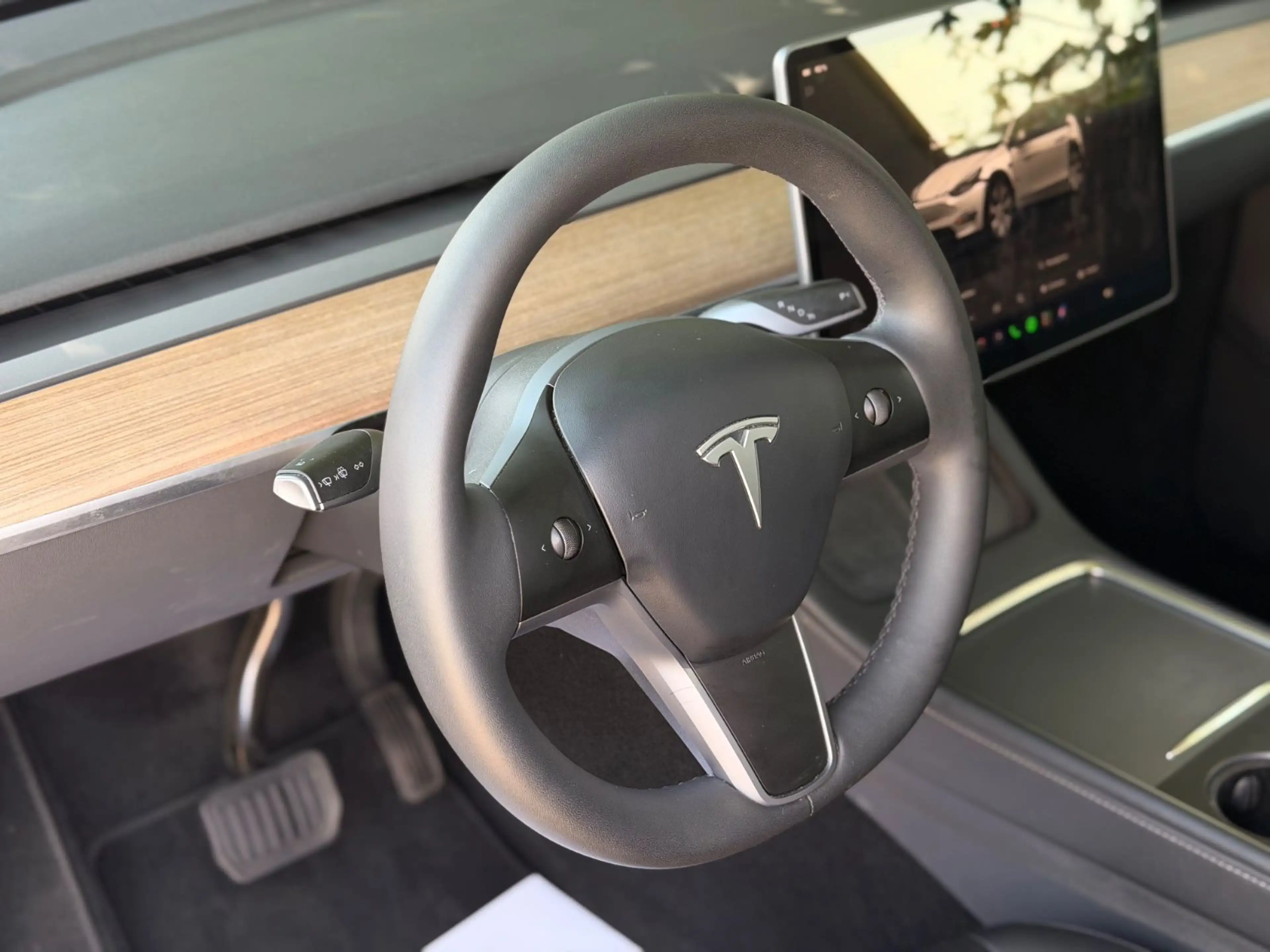Tesla Model Y Standard Range RWD — photo 14