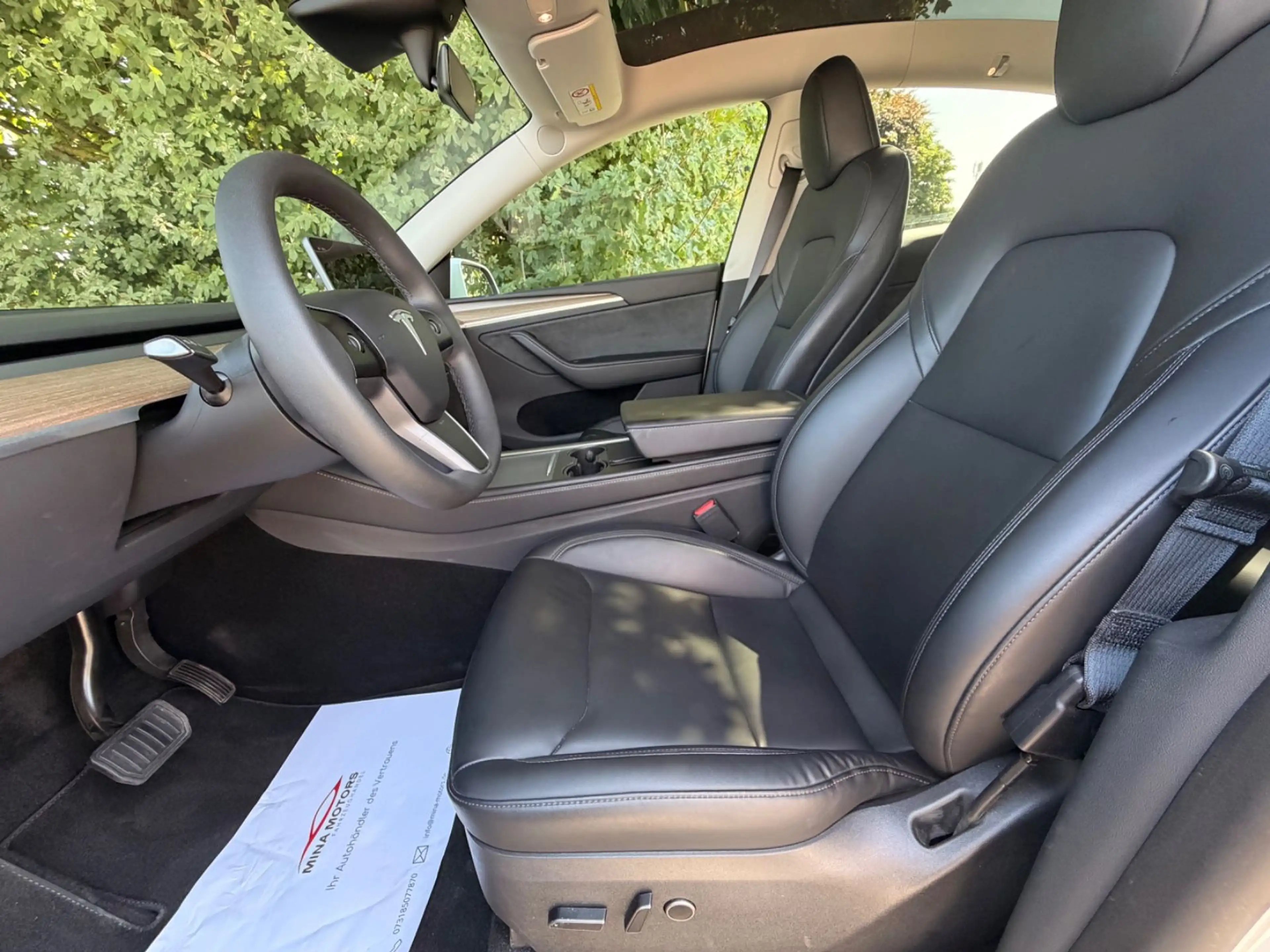 Tesla Model Y Standard Range RWD — photo 10