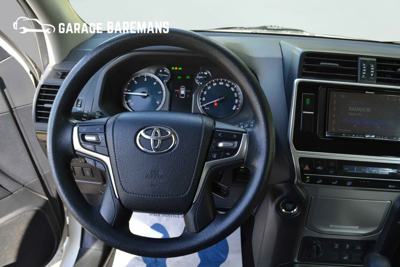 Toyota Land Cruiser 150 2.8 D-4D-F Comfort Window Van — photo 10