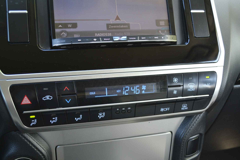 Toyota Land Cruiser 150 2.8 D-4D-F Comfort Window Van — photo 14
