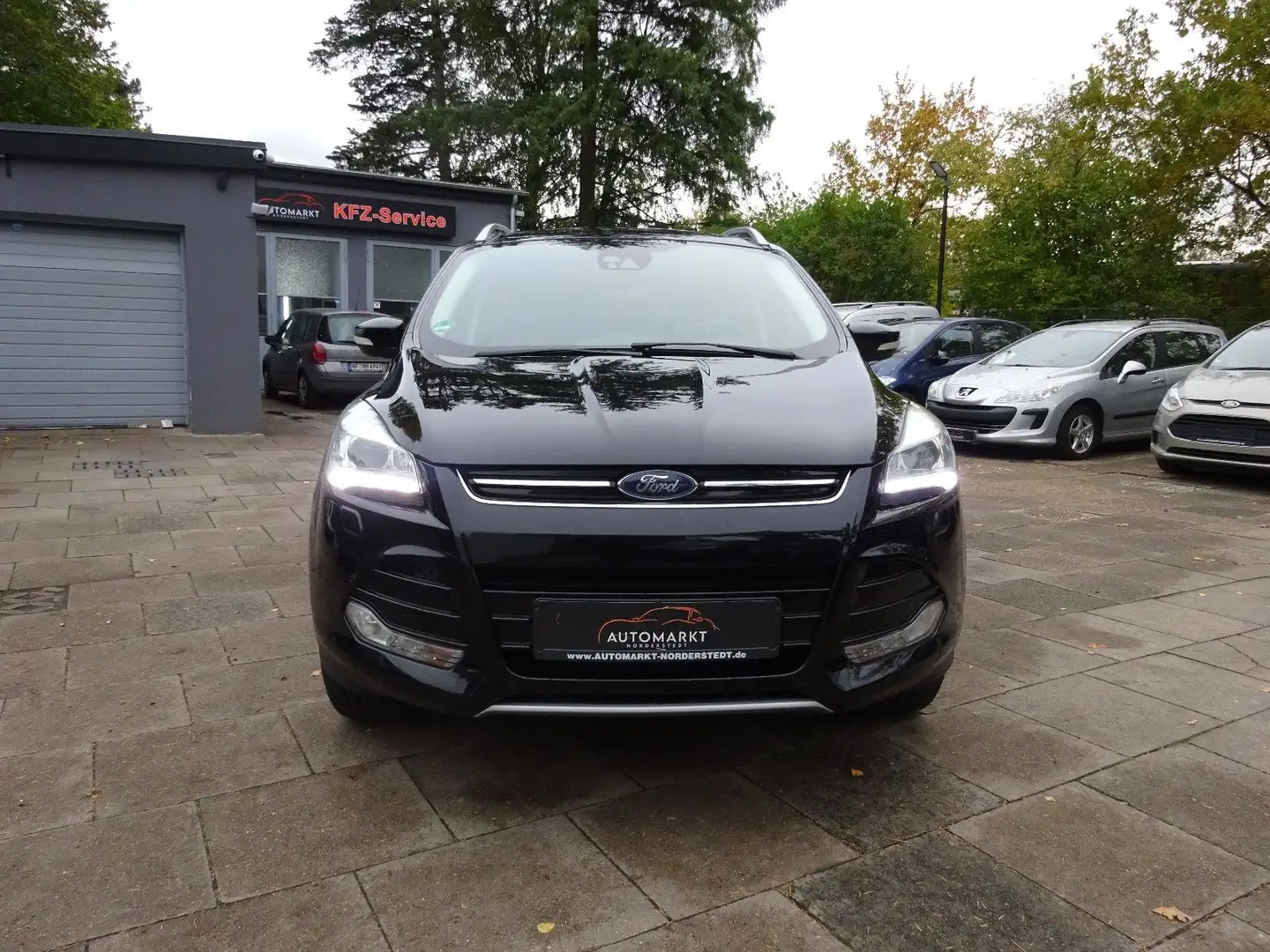 Ford Kuga Titanium/Panorama/Navi/SHZ/RWK/T.Leder Schwarz - 2