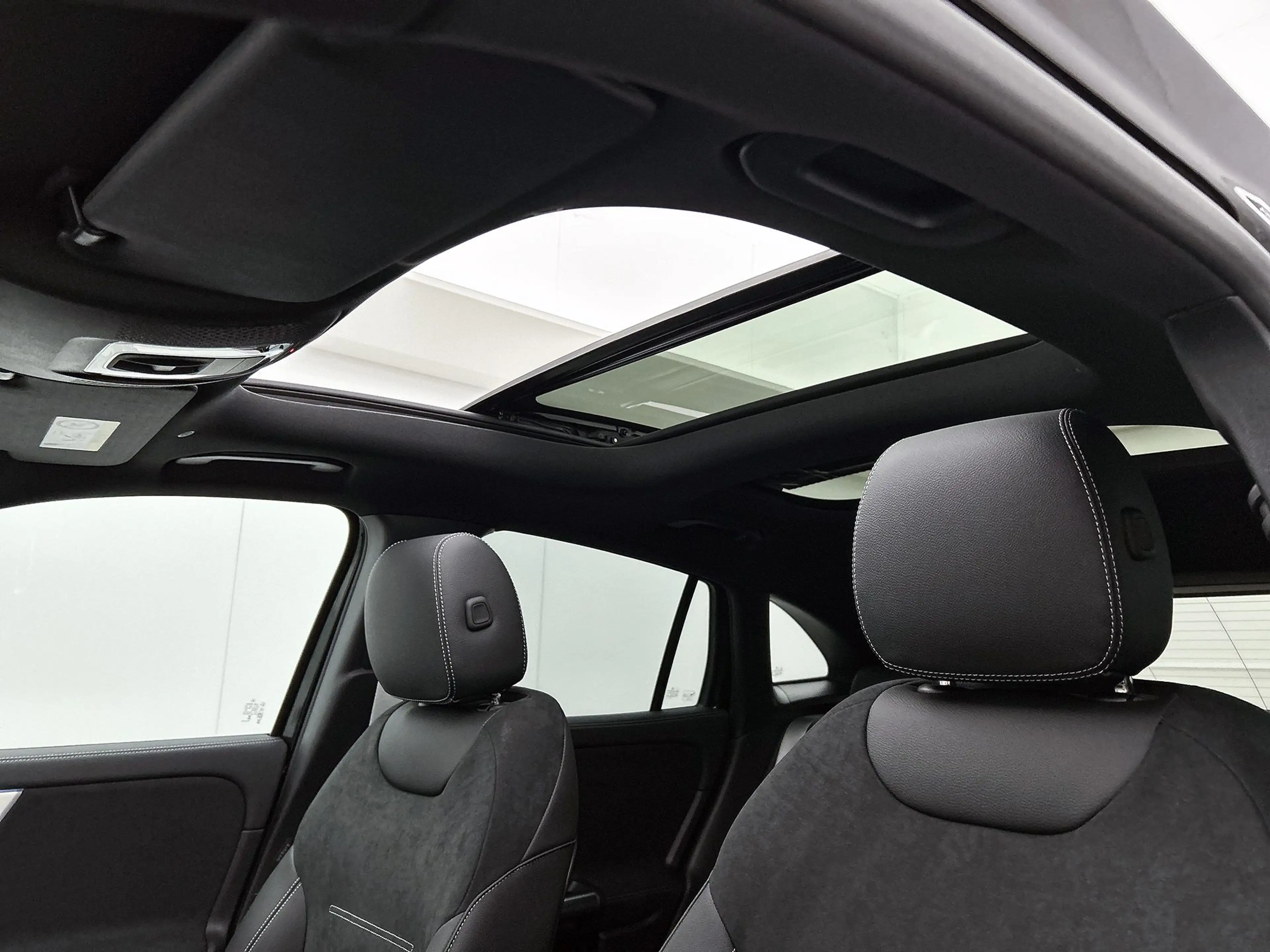 Mercedes-Benz GLA 250 e 140 Year Edition | Plus pakket | Parkeerpakket | — photo 12