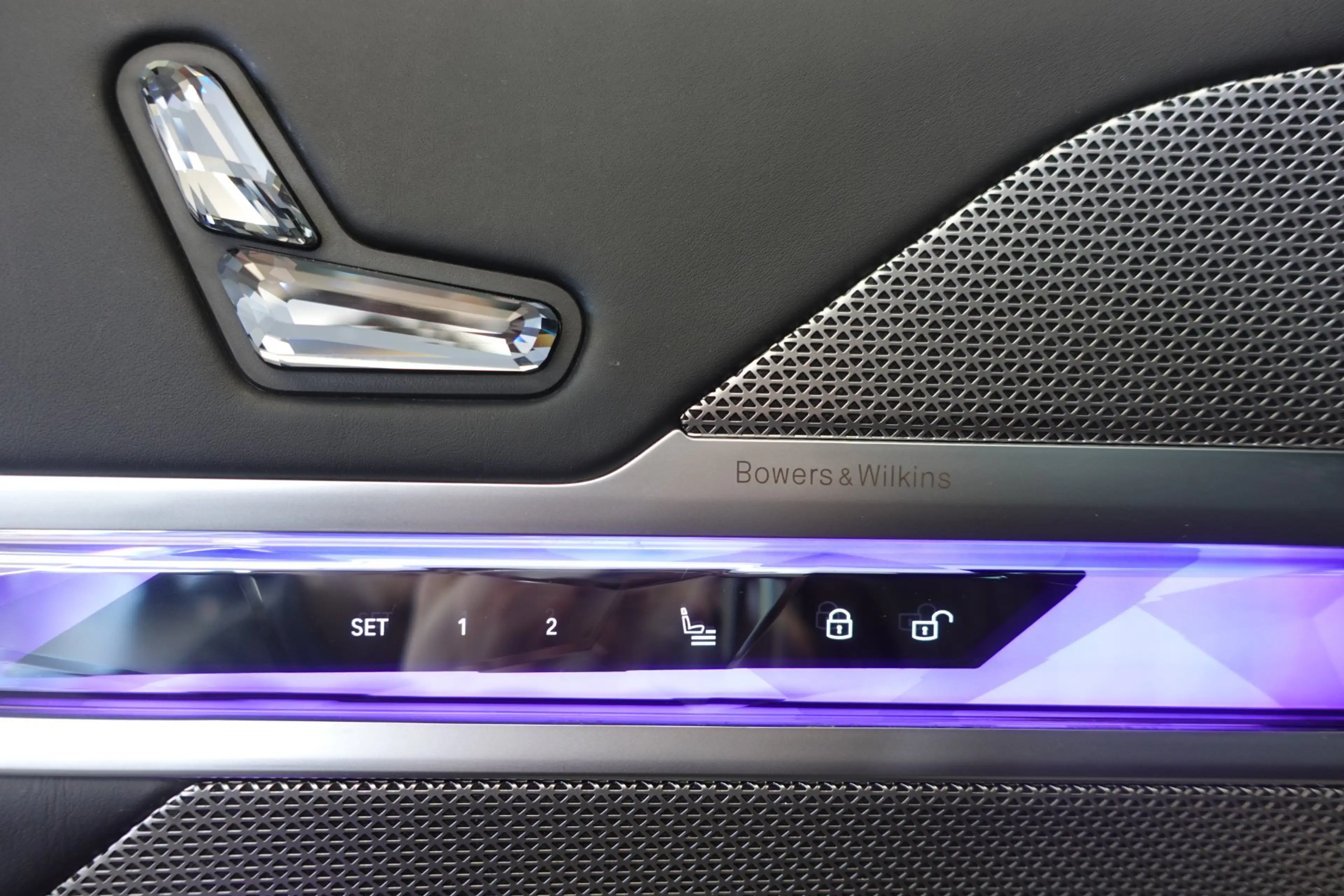BMW i7 xDrive60 G70 — photo 10