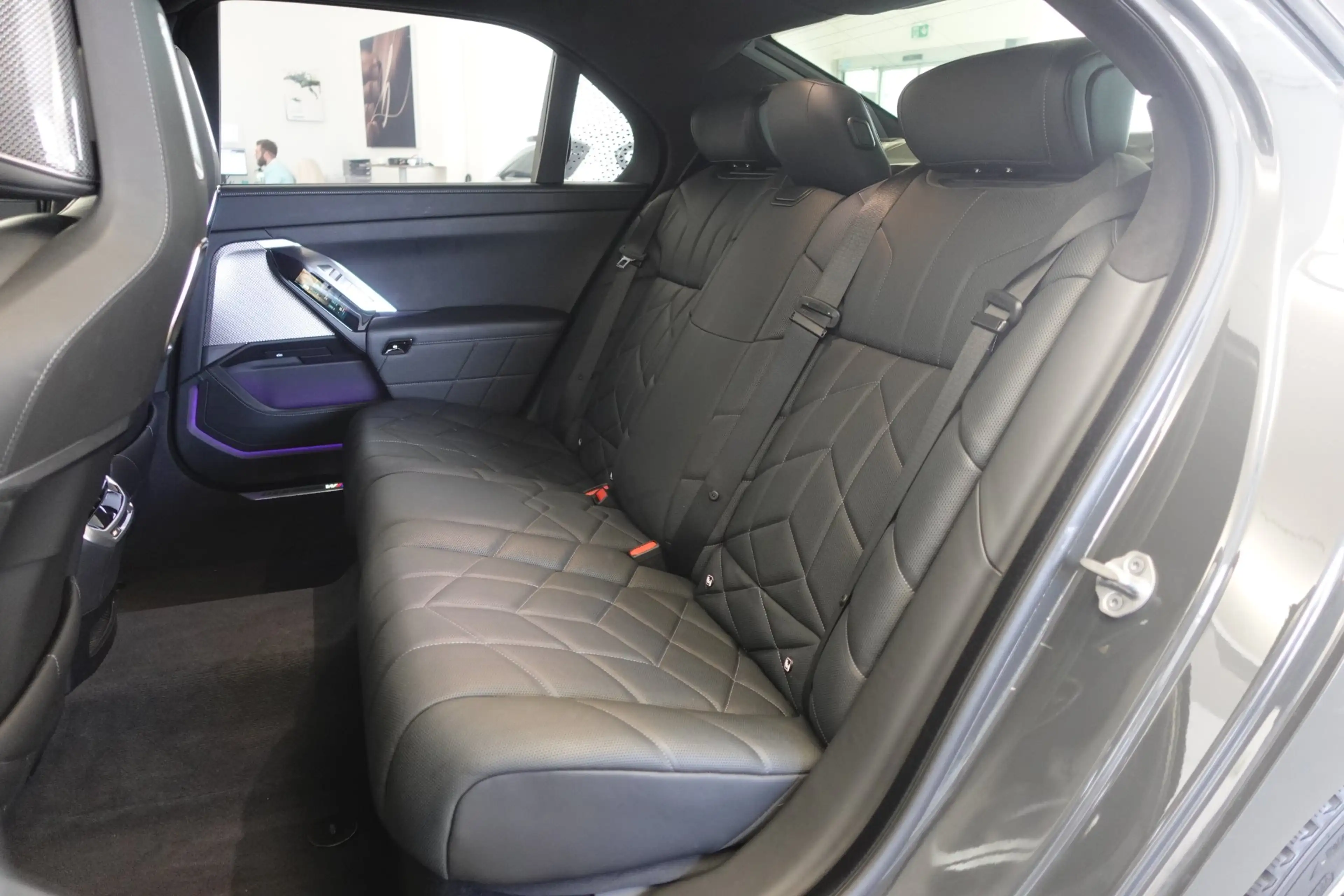 BMW i7 xDrive60 G70 — photo 11