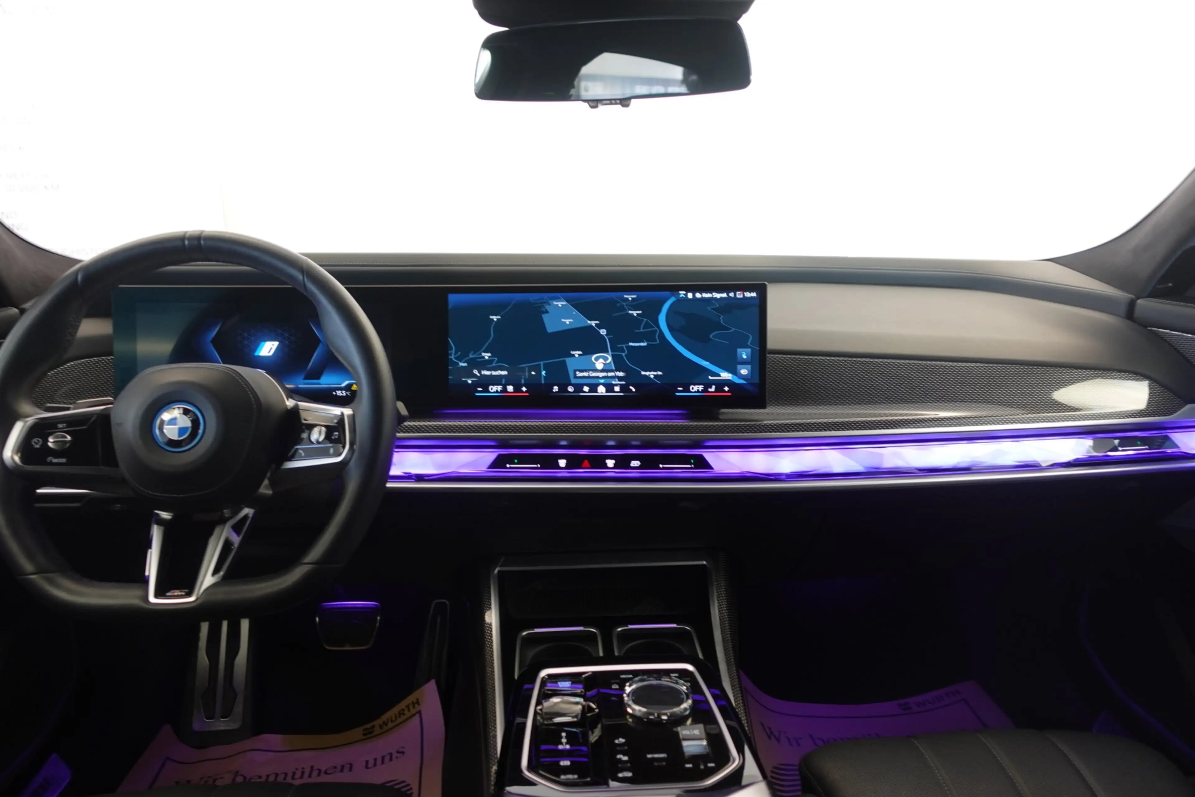 BMW i7 xDrive60 G70 — photo 13