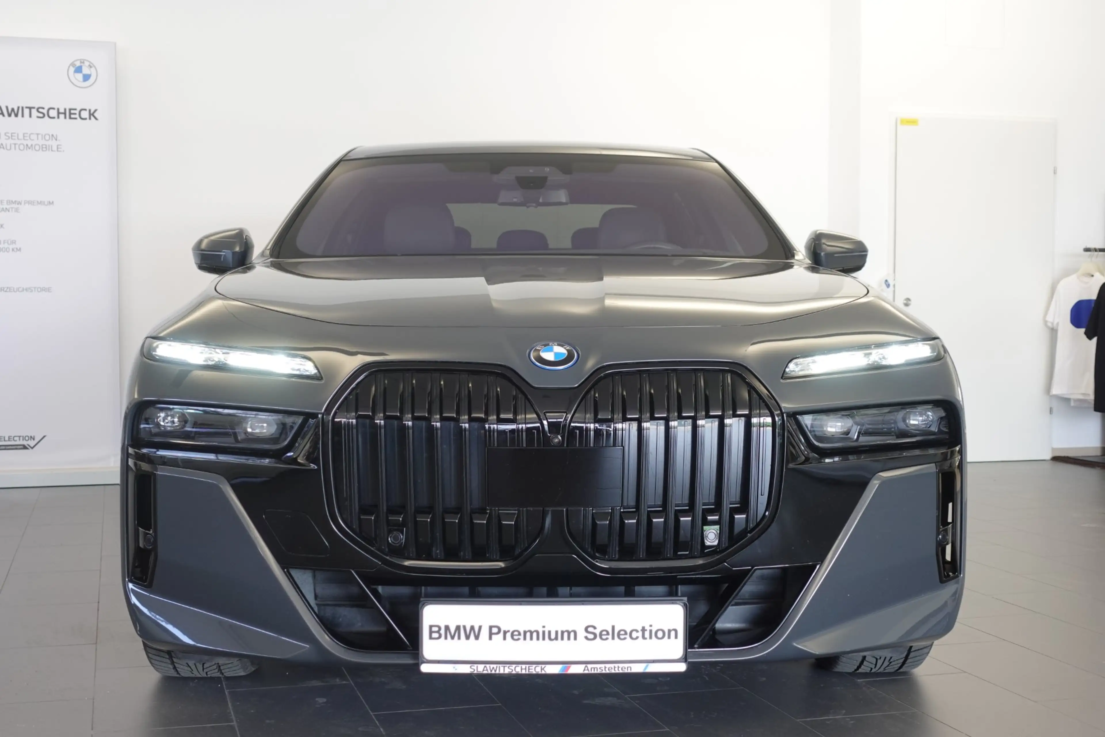 BMW i7 xDrive60 G70 — photo 2