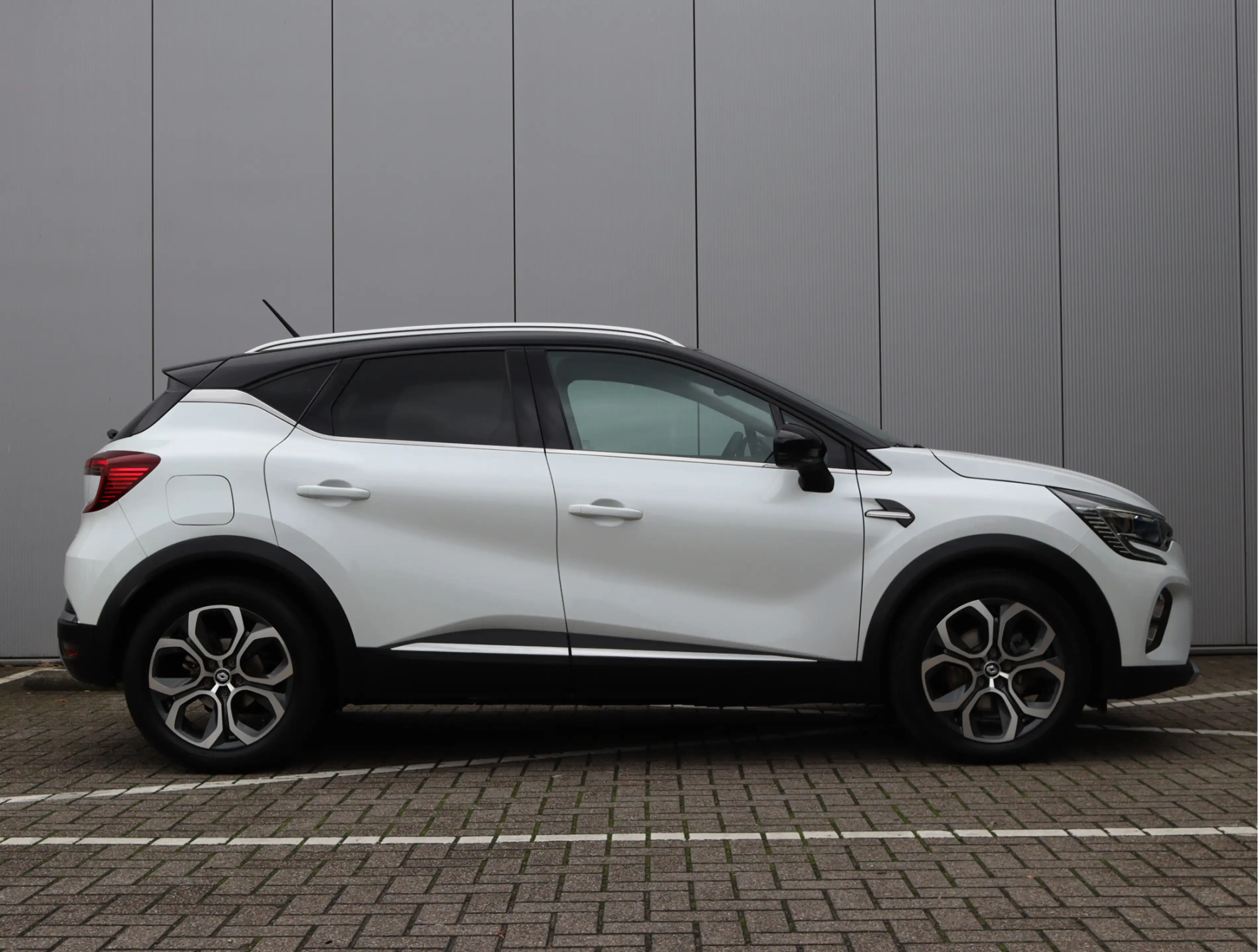 Renault Captur 1.6 E-Tech full hybrid 145 techno | Camera | LED | — photo 17