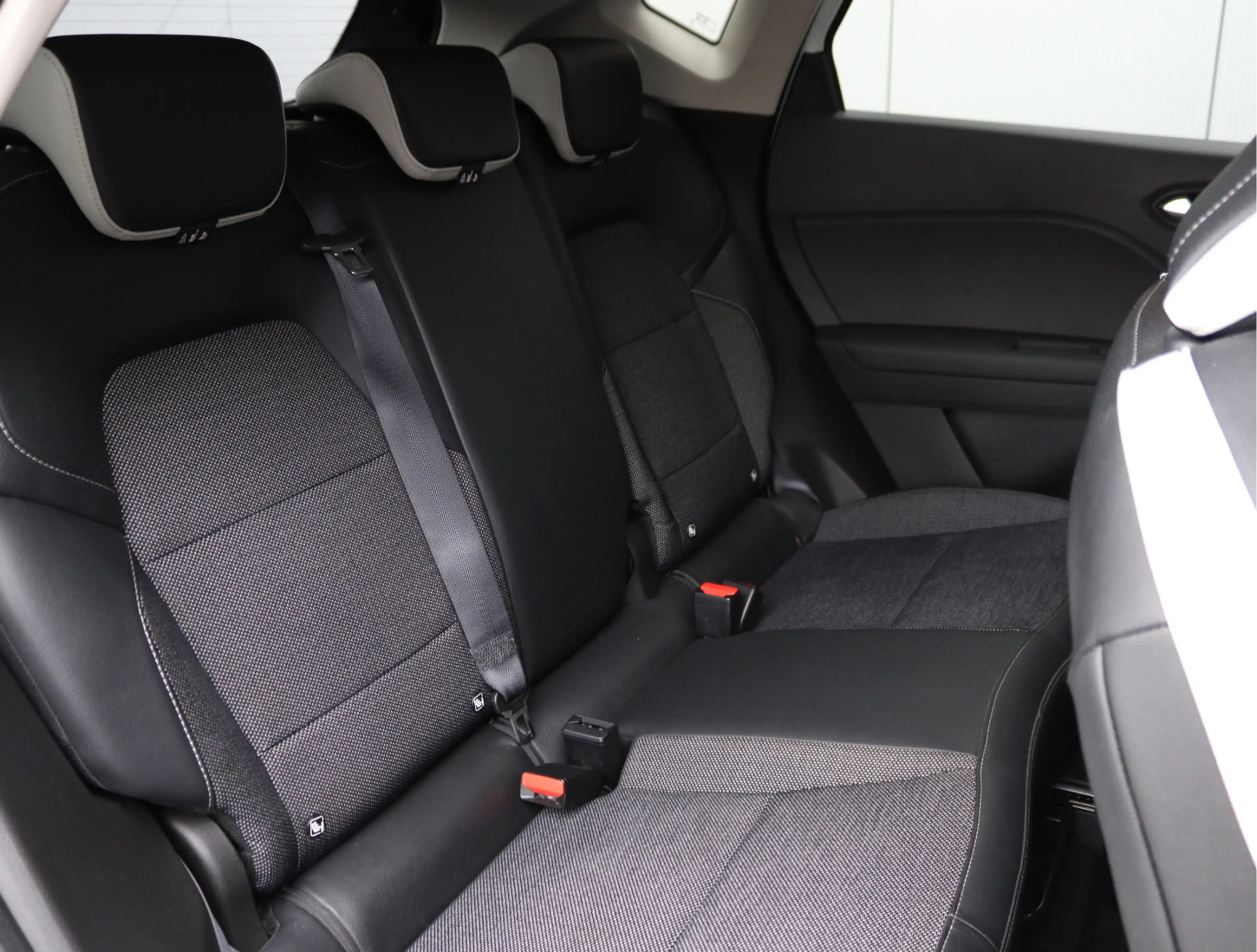 Renault Captur 1.6 E-Tech full hybrid 145 techno | Camera | LED | — photo 22