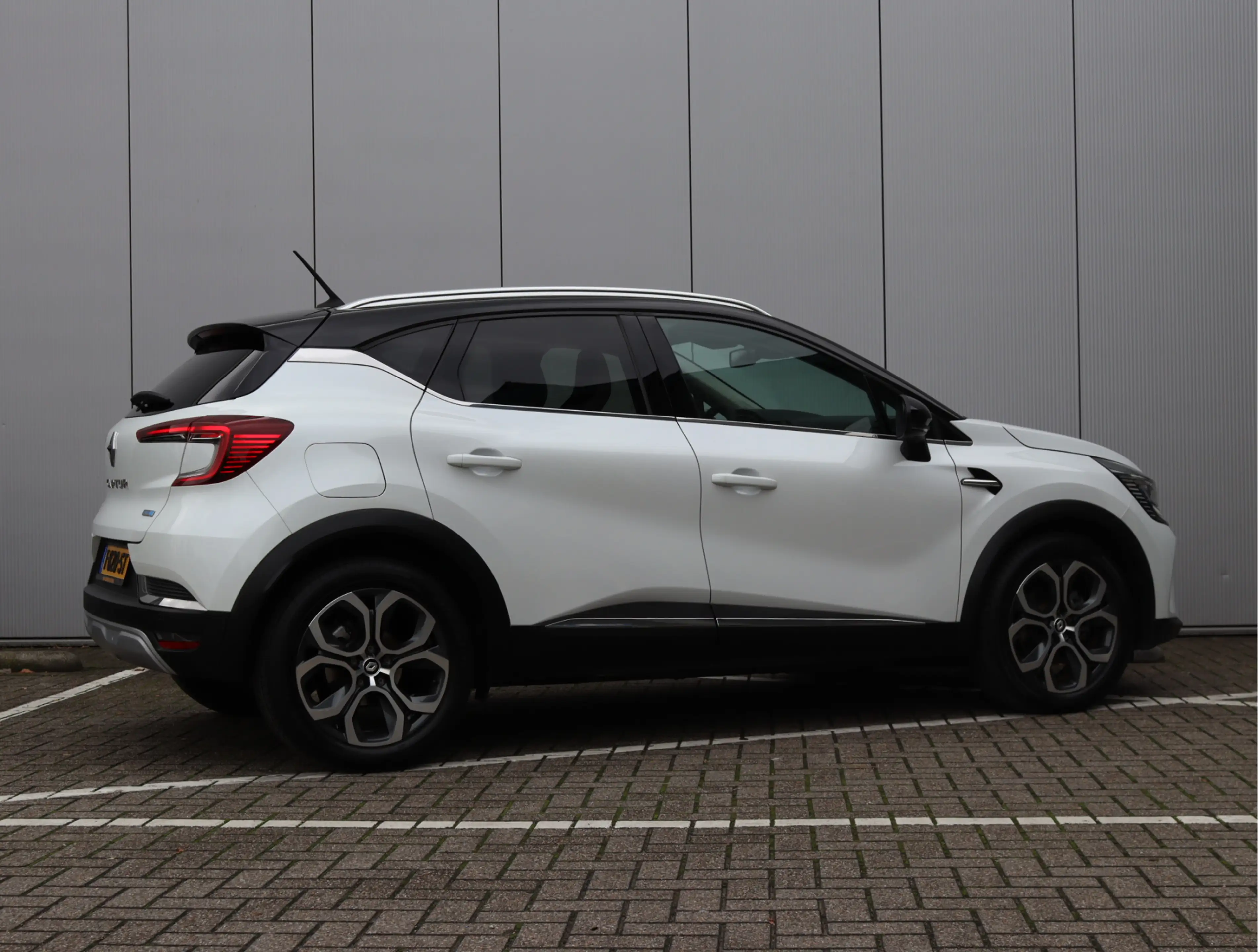 Renault Captur 1.6 E-Tech full hybrid 145 techno | Camera | LED | — photo 5
