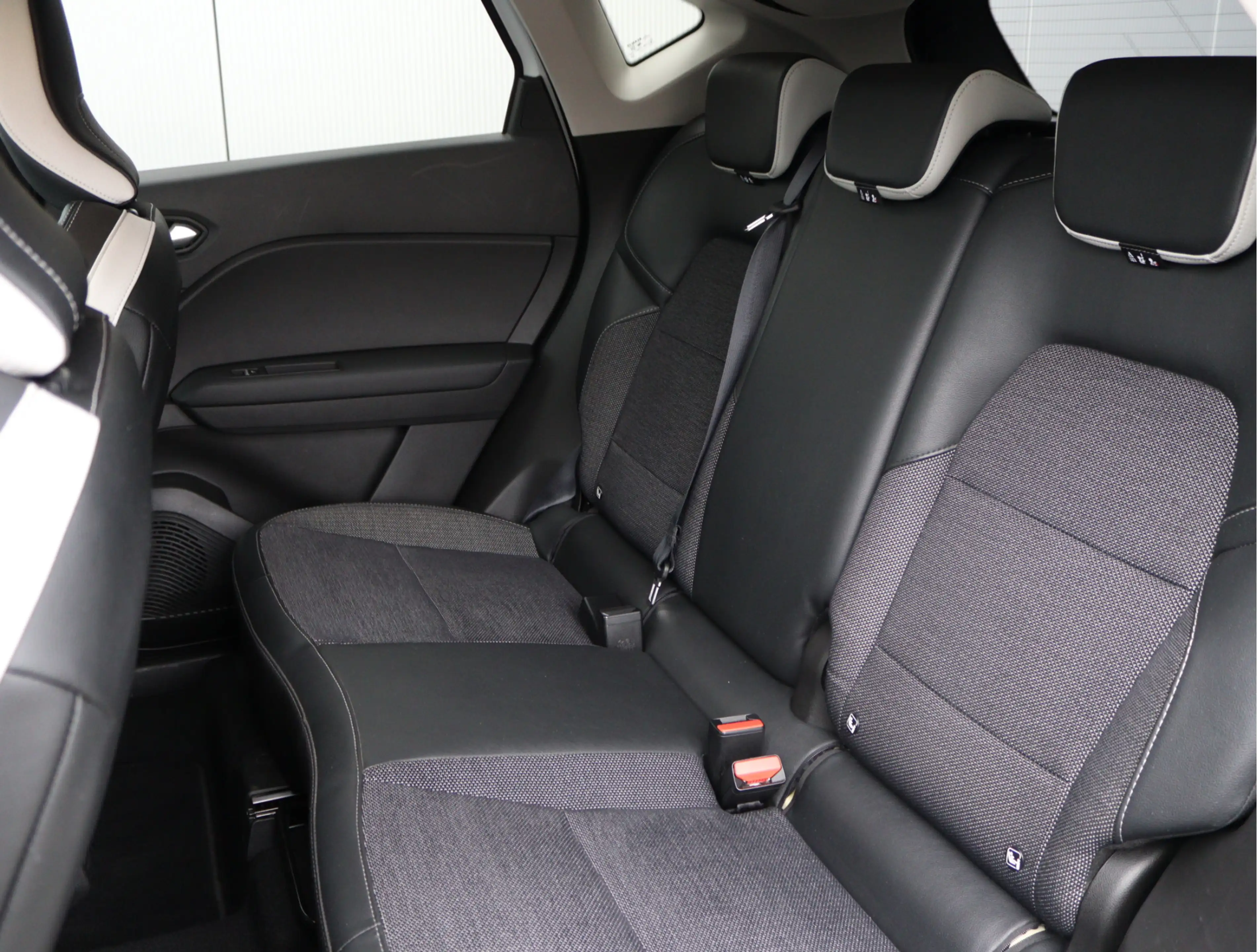 Renault Captur 1.6 E-Tech full hybrid 145 techno | Camera | LED | — photo 23