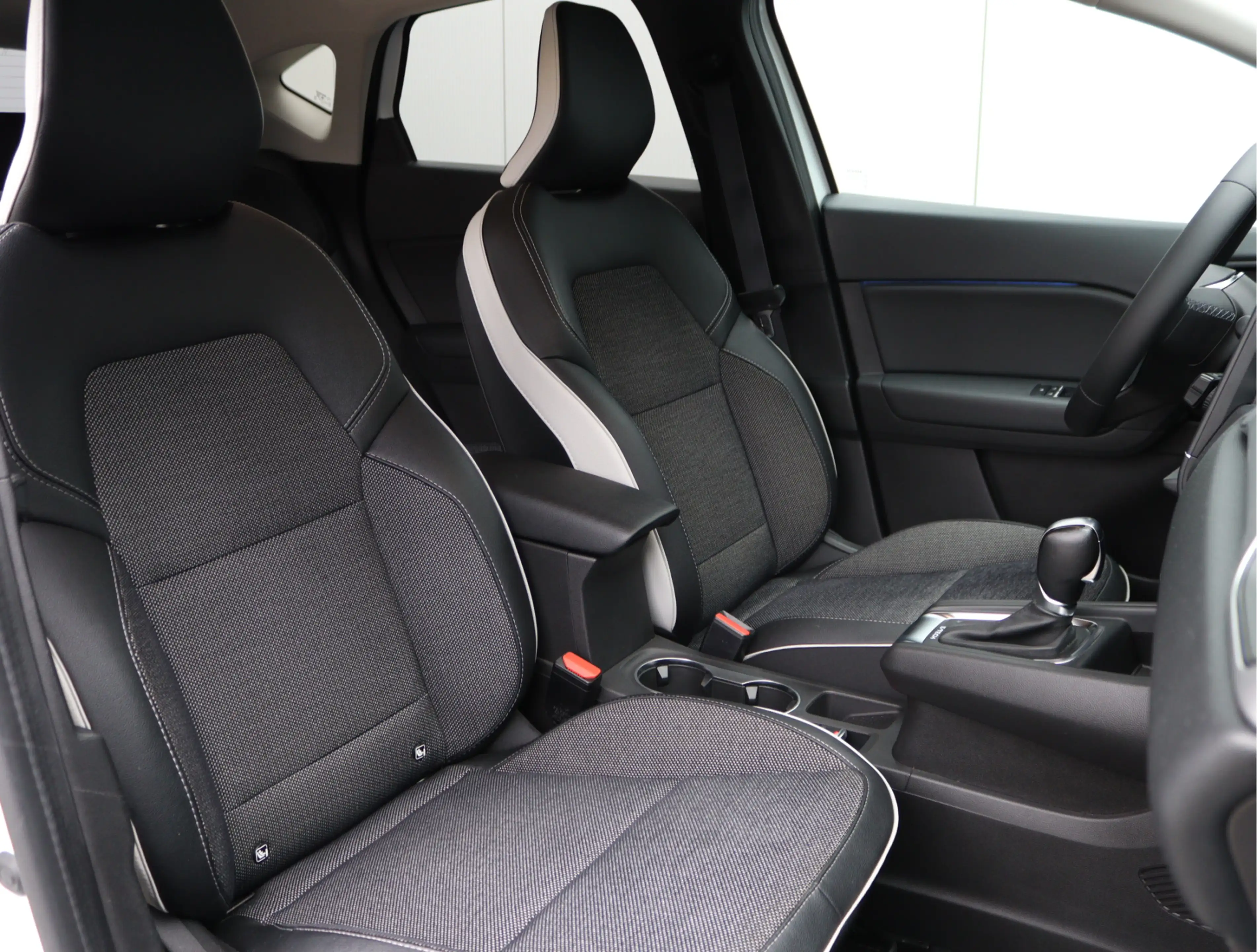 Renault Captur 1.6 E-Tech full hybrid 145 techno | Camera | LED | — photo 21