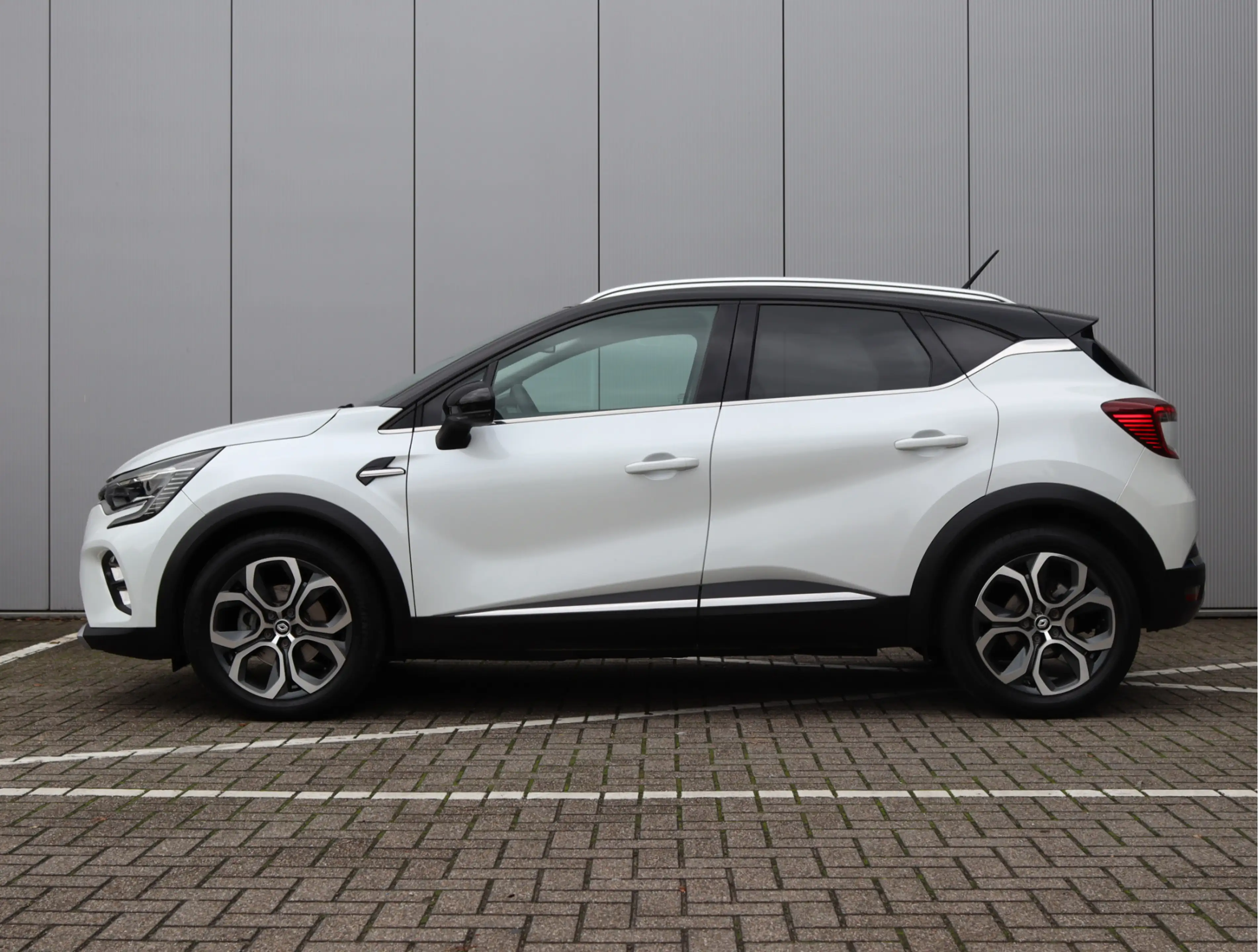Renault Captur 1.6 E-Tech full hybrid 145 techno | Camera | LED | — photo 16