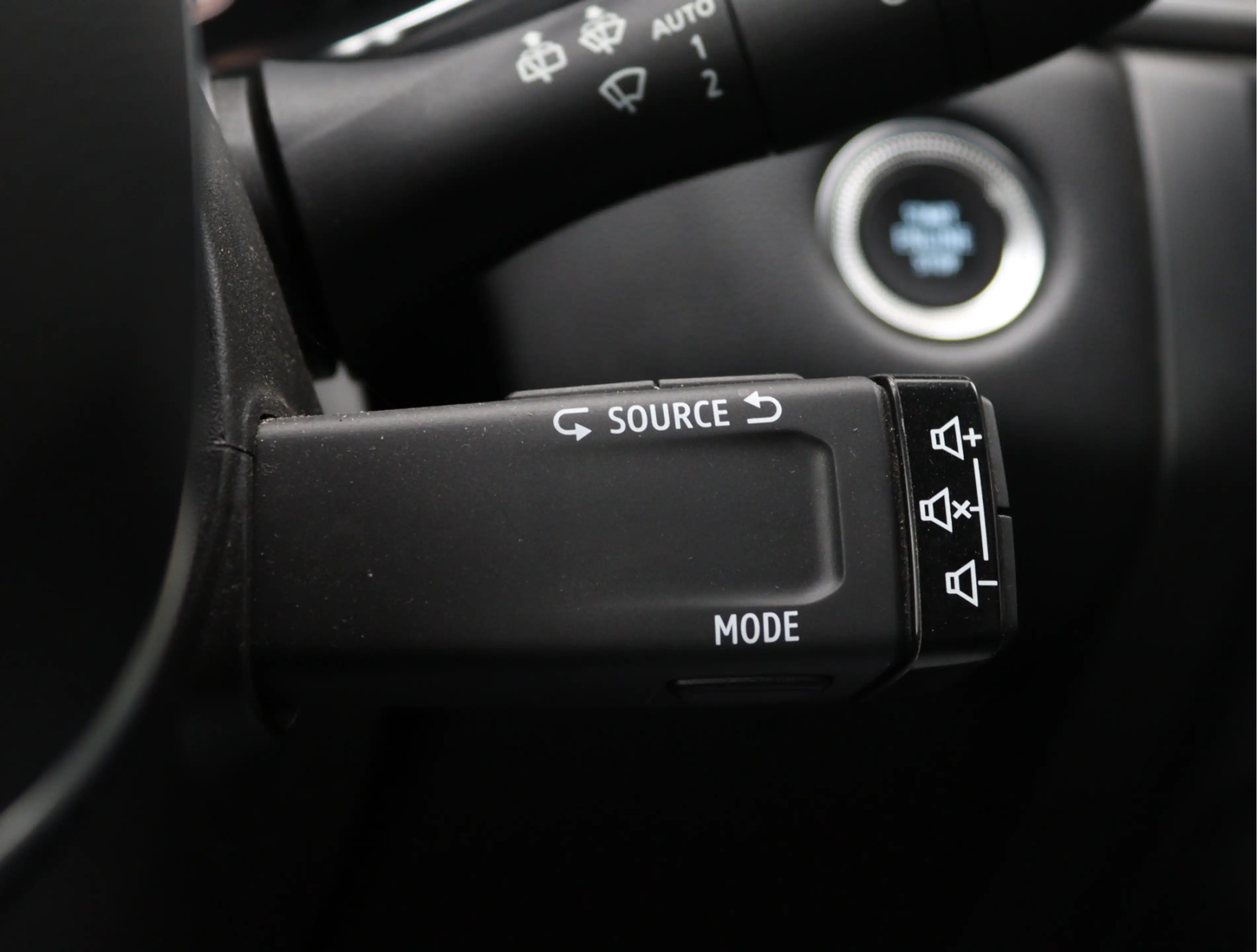 Renault Captur 1.6 E-Tech full hybrid 145 techno | Camera | LED | — photo 31