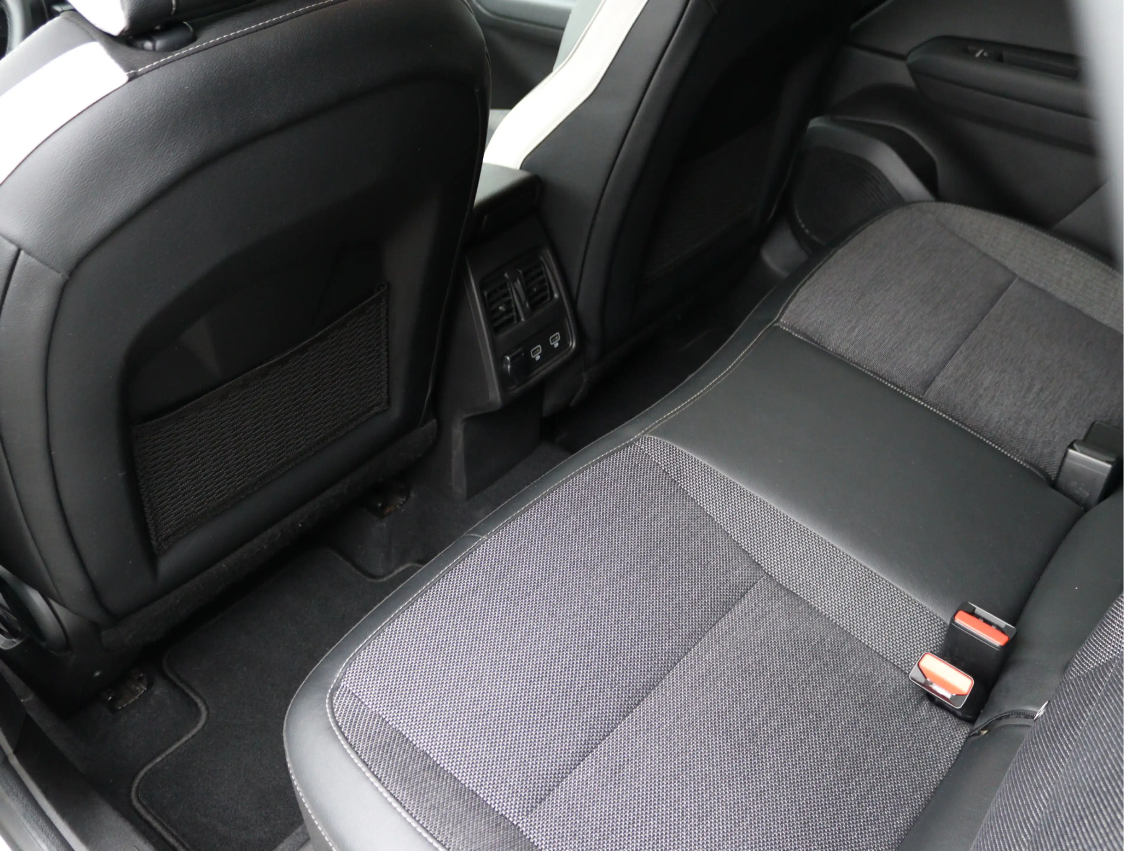 Renault Captur 1.6 E-Tech full hybrid 145 techno | Camera | LED | — photo 24