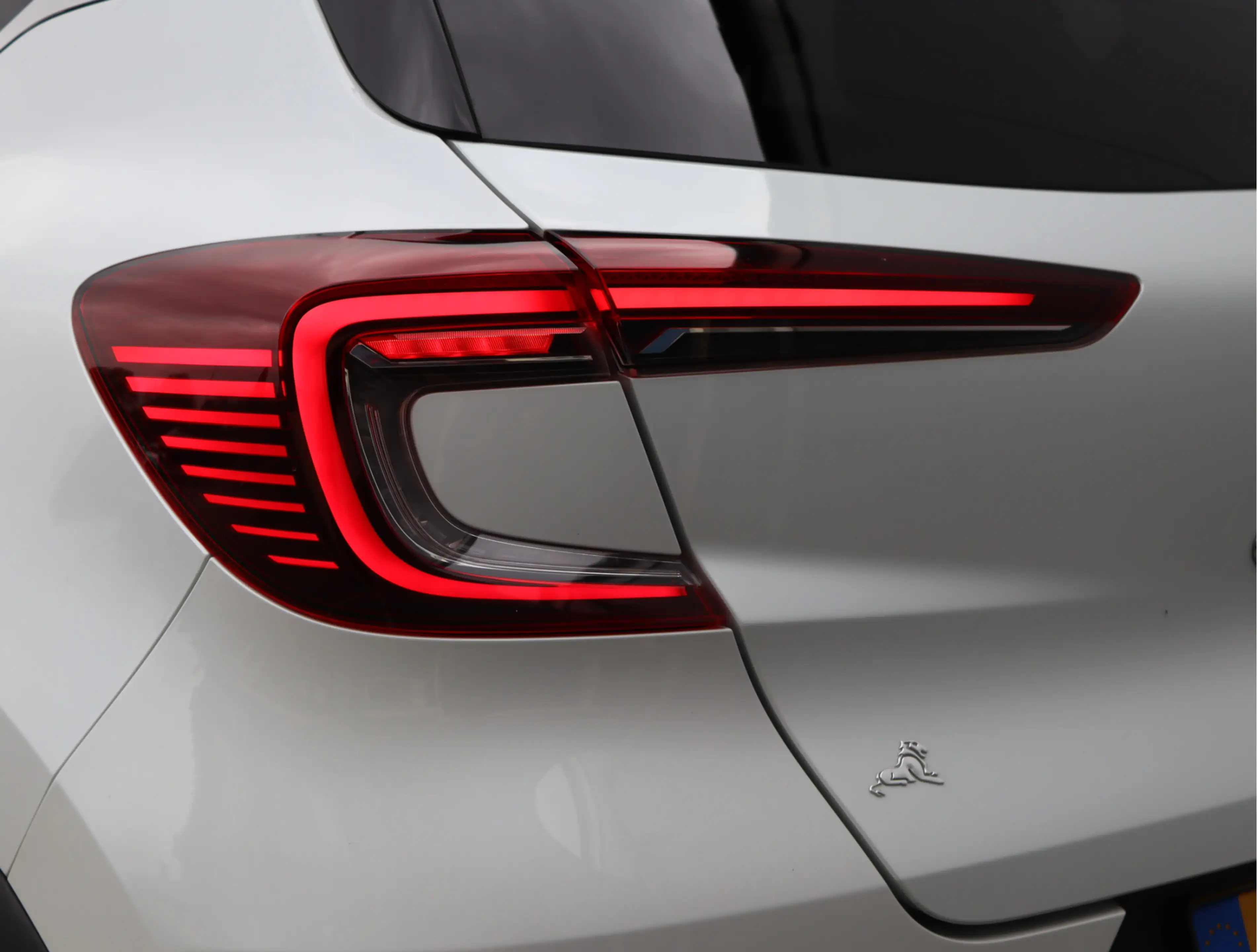 Renault Captur 1.6 E-Tech full hybrid 145 techno | Camera | LED | — photo 14