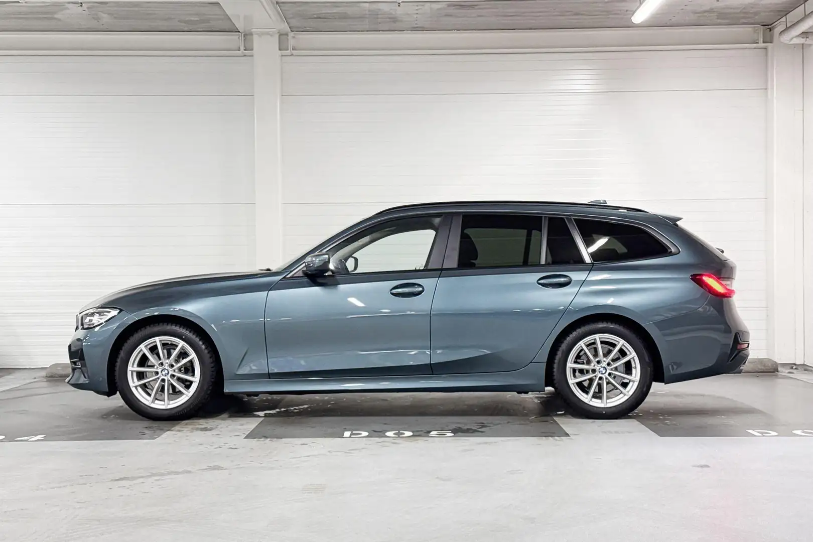 BMW 318 3 Serie Touring 318i Executive Edition Blauw - 2