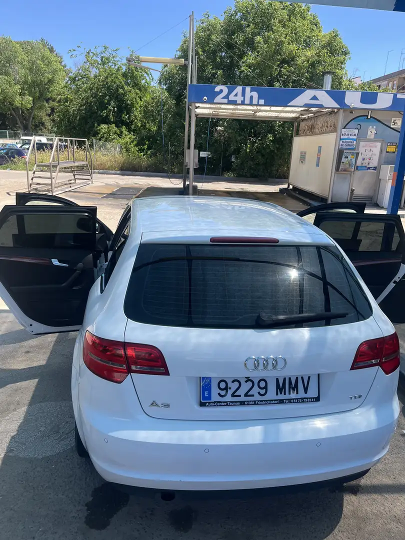 Audi A3 Sportback 1.6TDI Ambition - 2