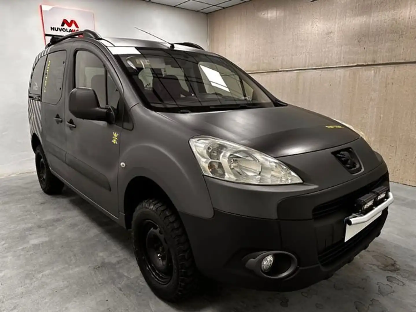Peugeot Partner Tepee 1.6HDI Dangel Extr.4x4 92 Gris - 2