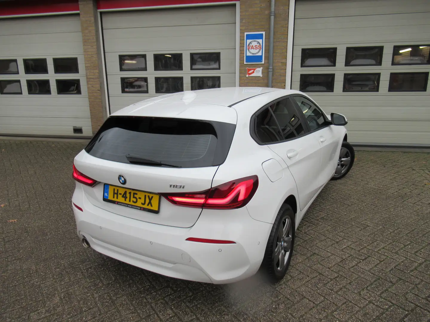 BMW 118 1-serie 118i Executive Edition Wit - 2
