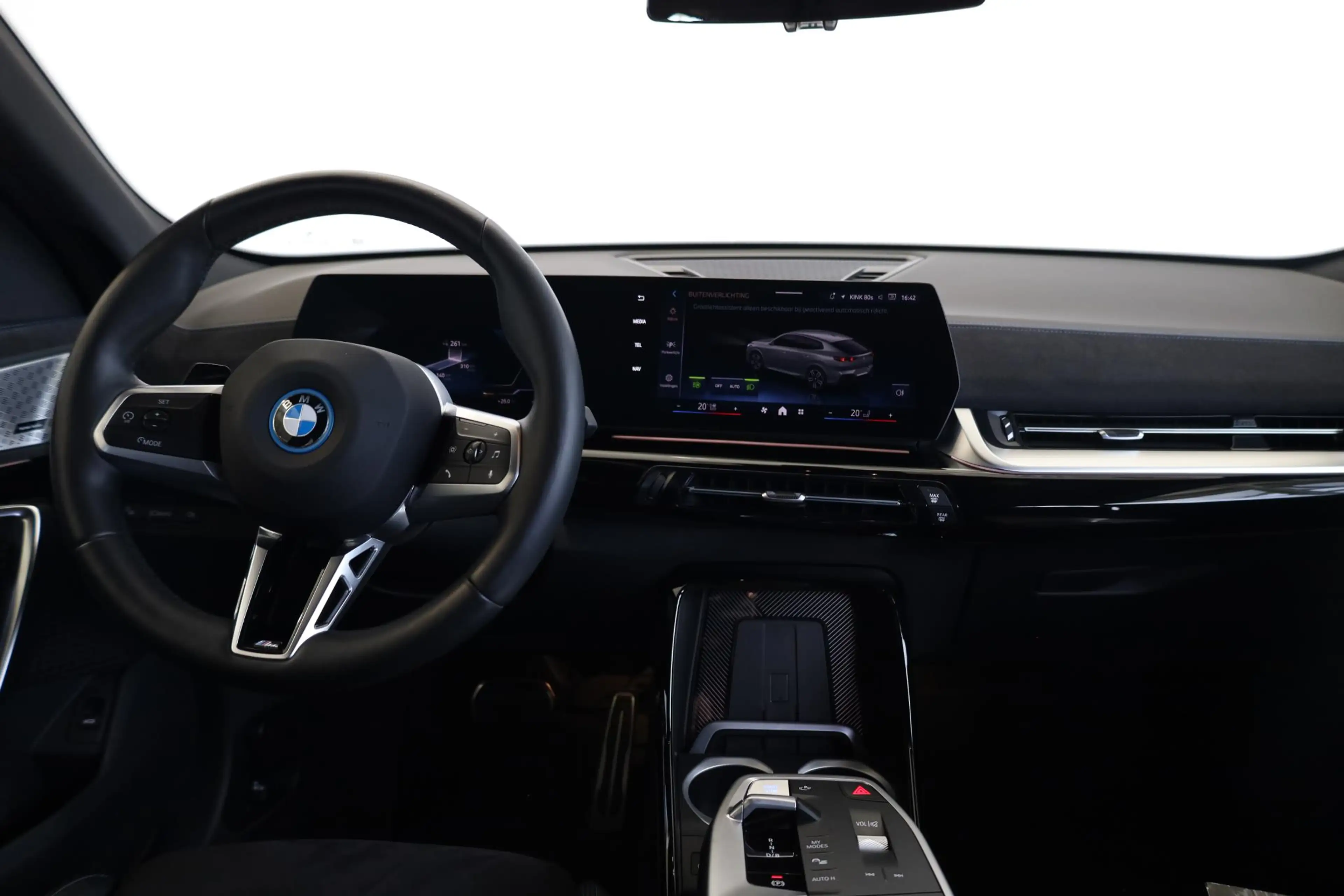 BMW iX2 eDrive20 | M Sport | Stuur- en Stoelverwarming | H — photo 12