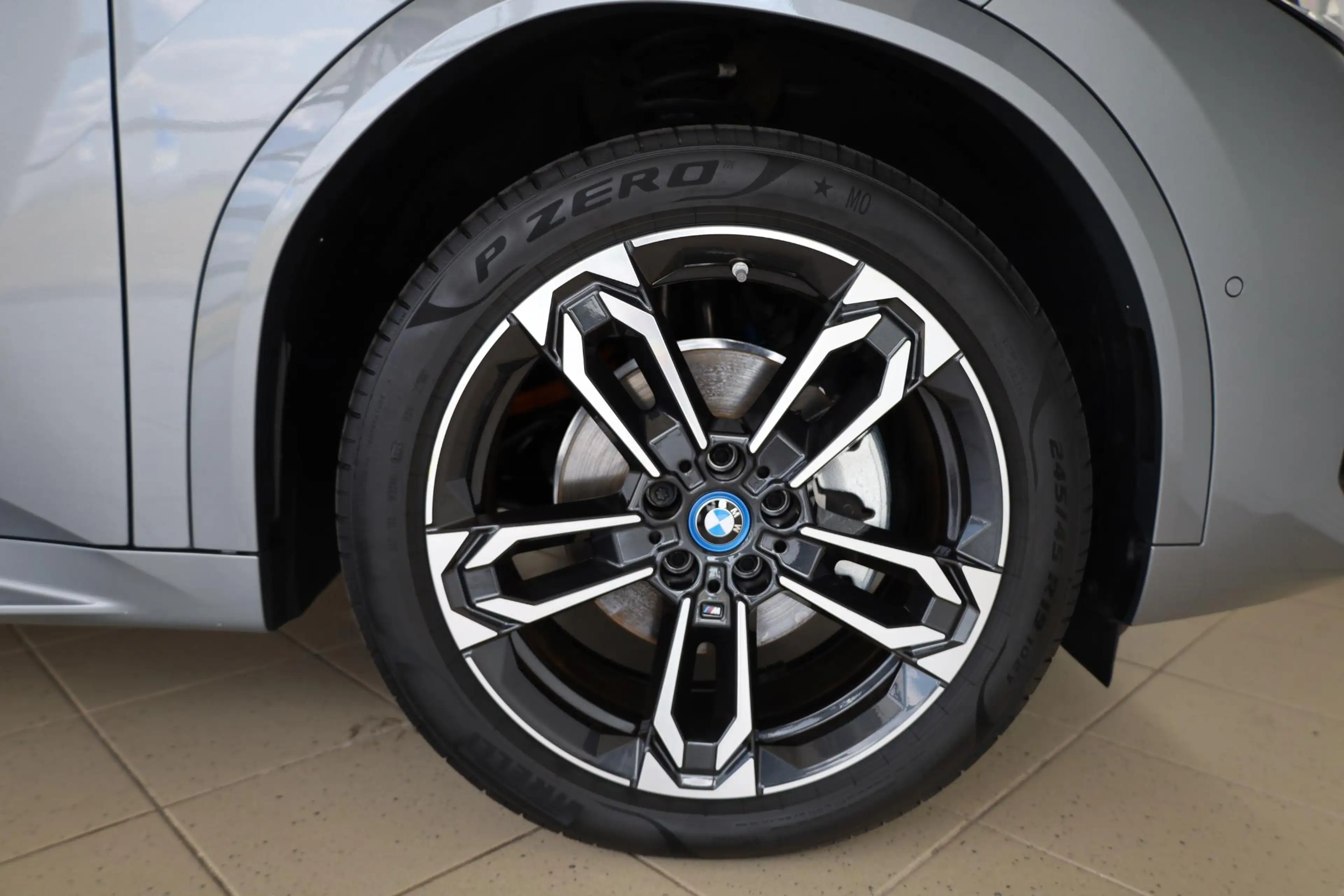 BMW iX2 eDrive20 | M Sport | Stuur- en Stoelverwarming | H — photo 7