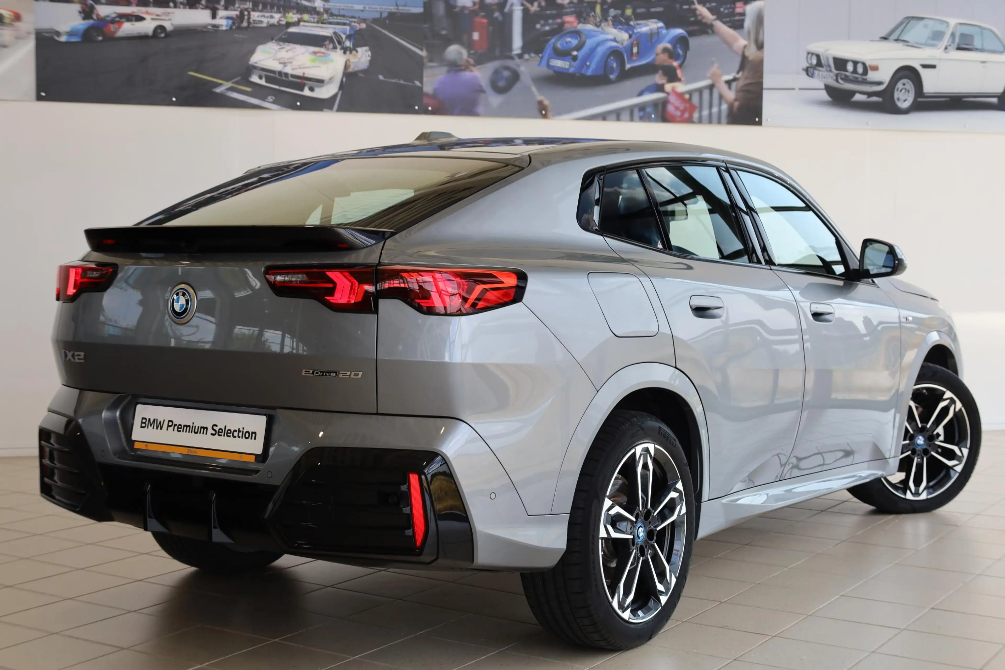 BMW iX2 eDrive20 | M Sport | Stuur- en Stoelverwarming | H — photo 2